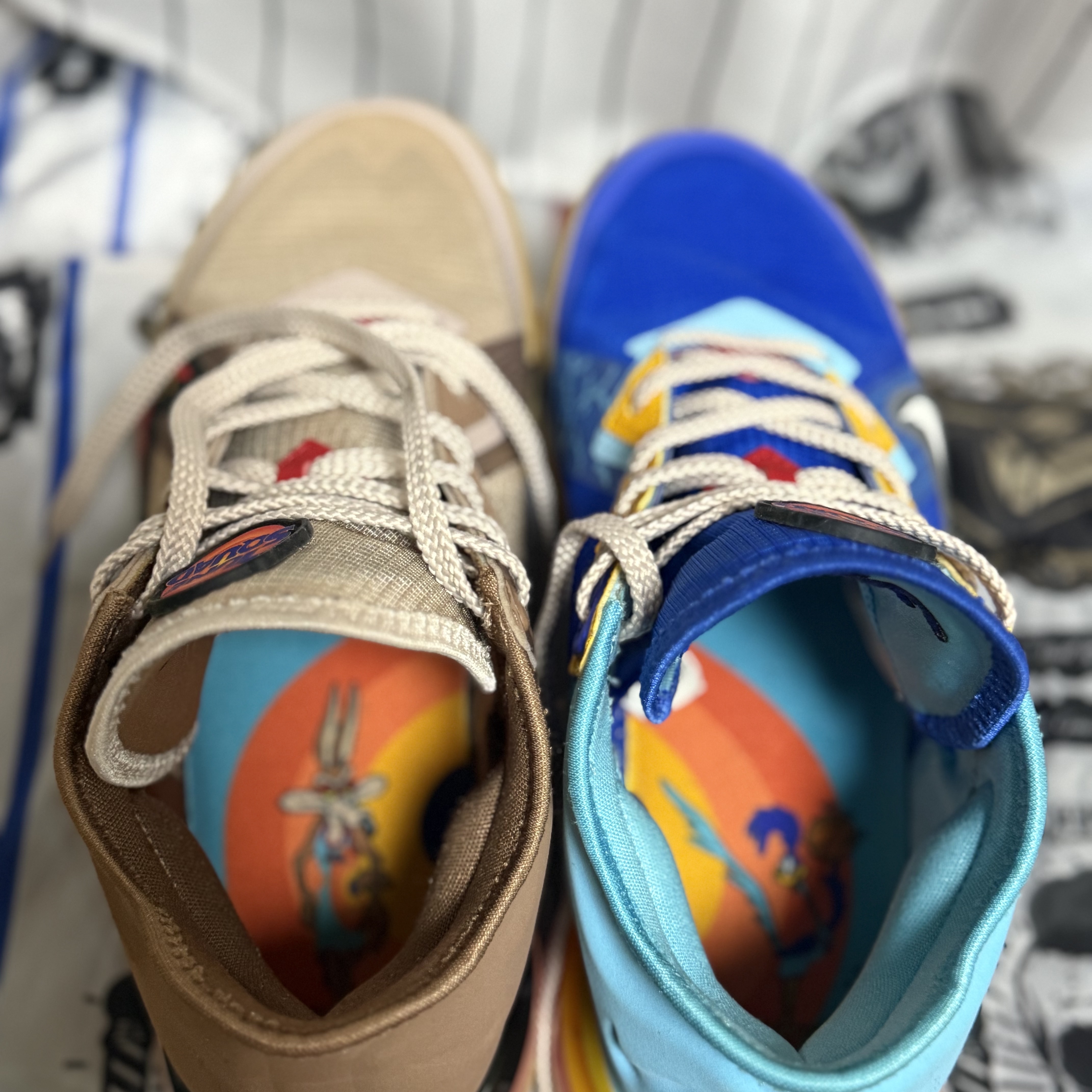 Nike LeBron 18 Low Wile E. vs Roadrunner 착용 스타일 - 3