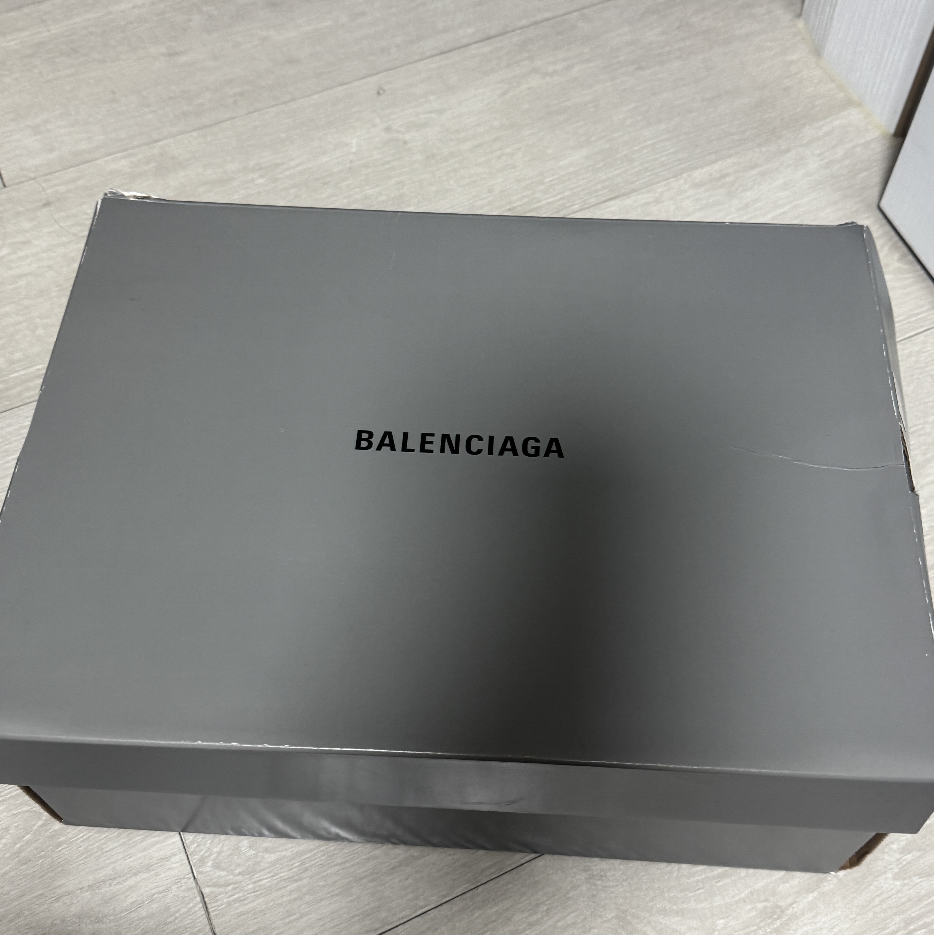 (W) Balenciaga Triple S Sneakers Curry 착용 스타일 - 7
