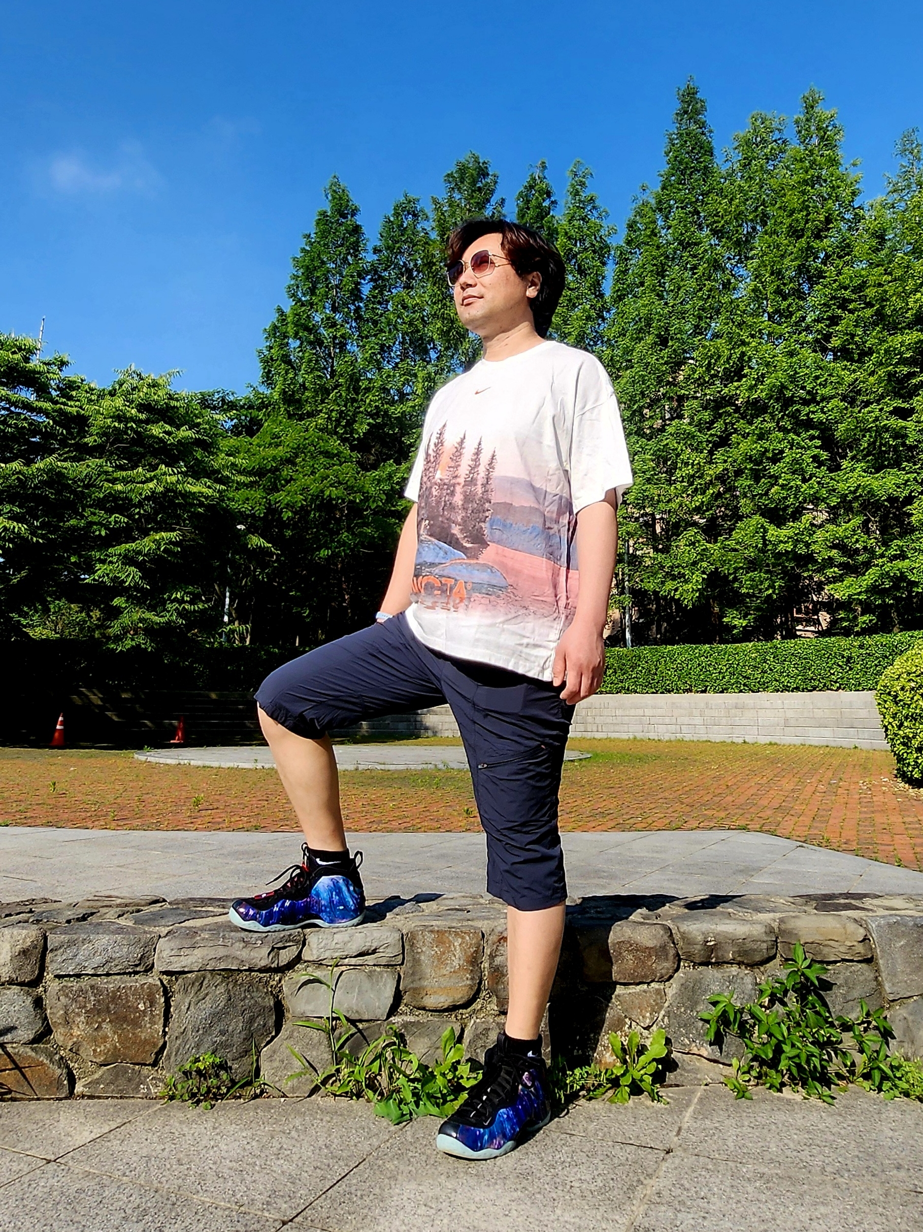 Nike Air Foamposite One Galaxy, Nike x Drake Nocta Opal Reels Tee White (FV7865-100) 착용 스타일