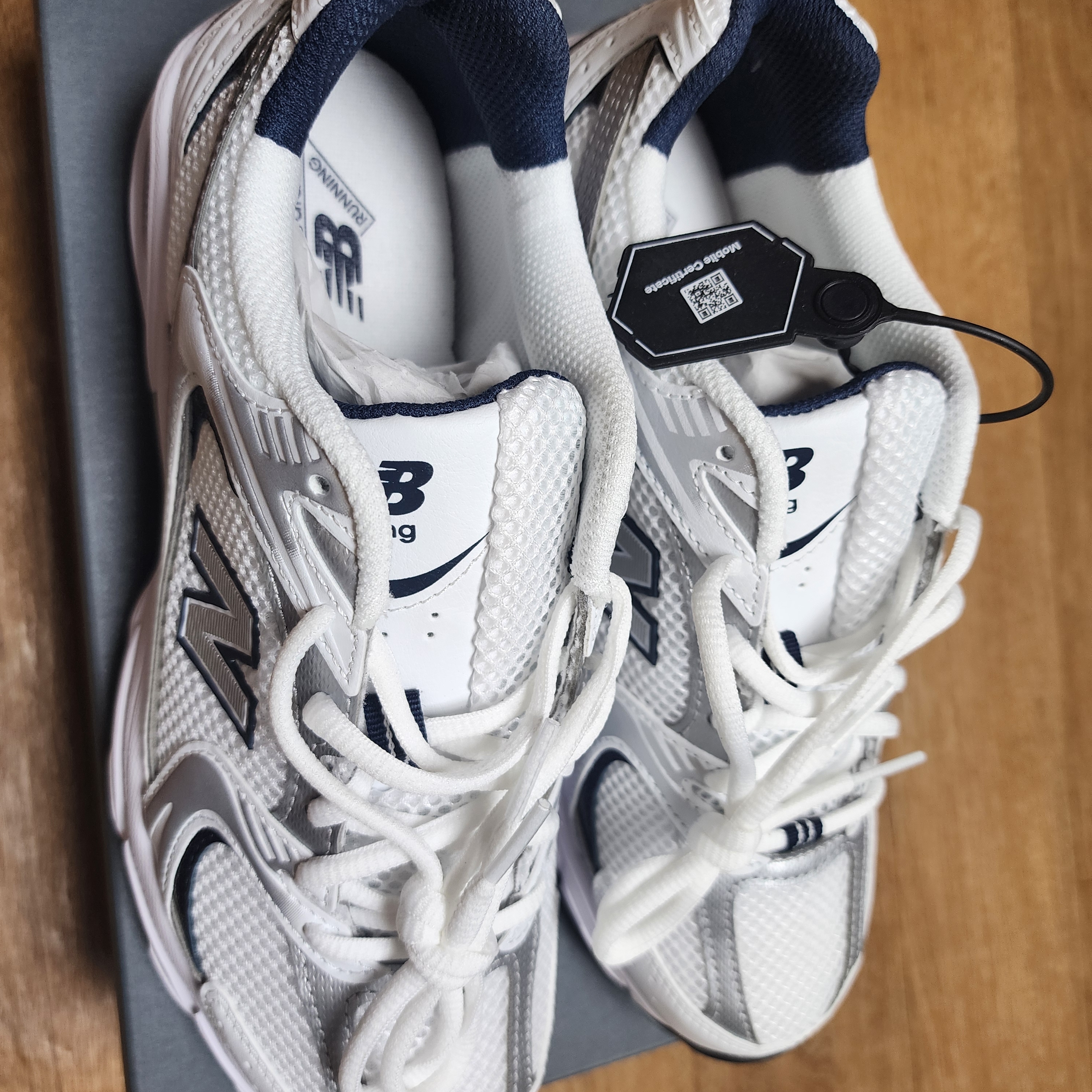 New Balance 530 White 착용 스타일