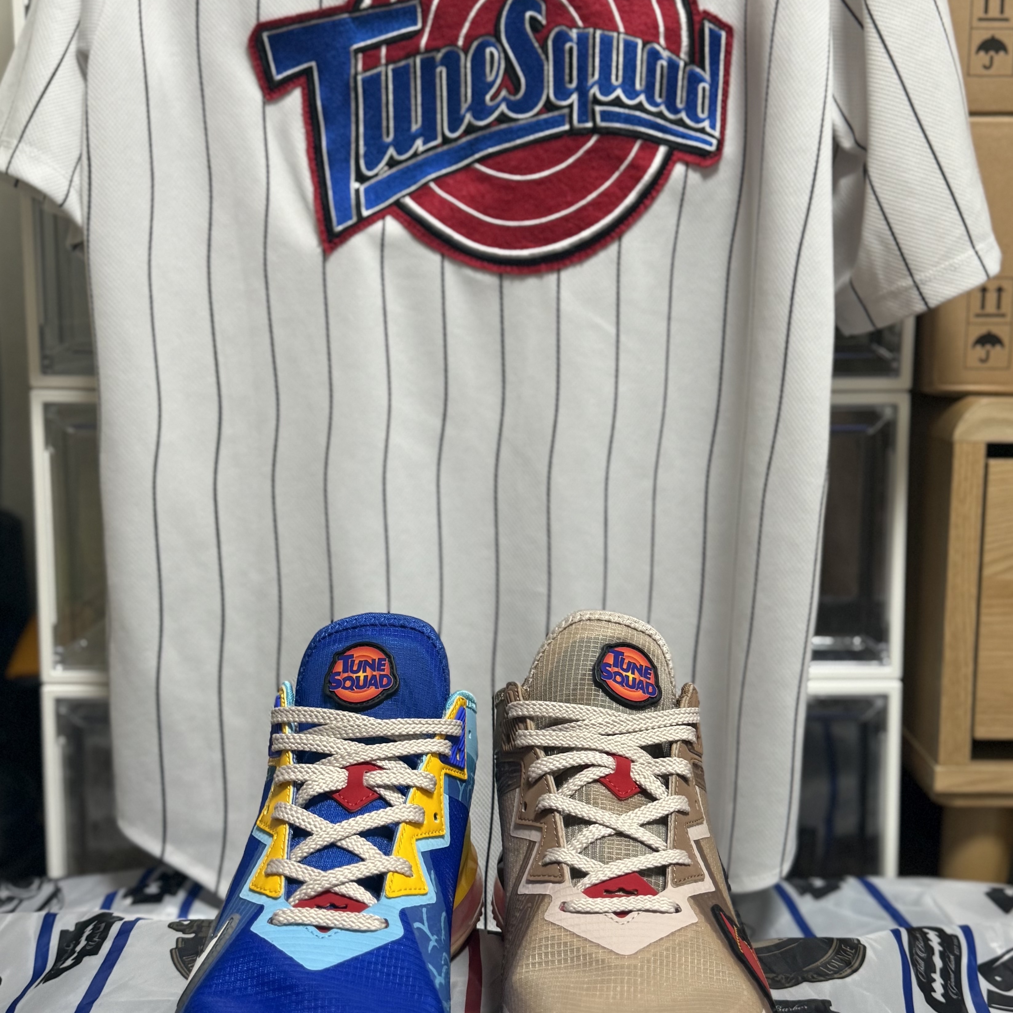 Nike LeBron 18 Low Wile E. vs Roadrunner 착용 스타일 - 1