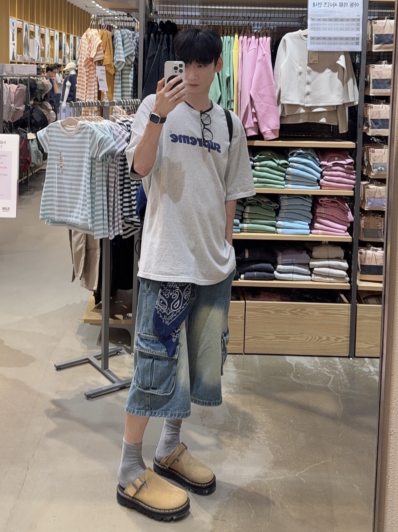 Dr. Martens Zebzag Suede Slingback Platform Mule Savannah Tan, Supreme Hav-A-Hank Bandanas Multicolor (Set of 3) - 24SS 착용 스타일 - 2