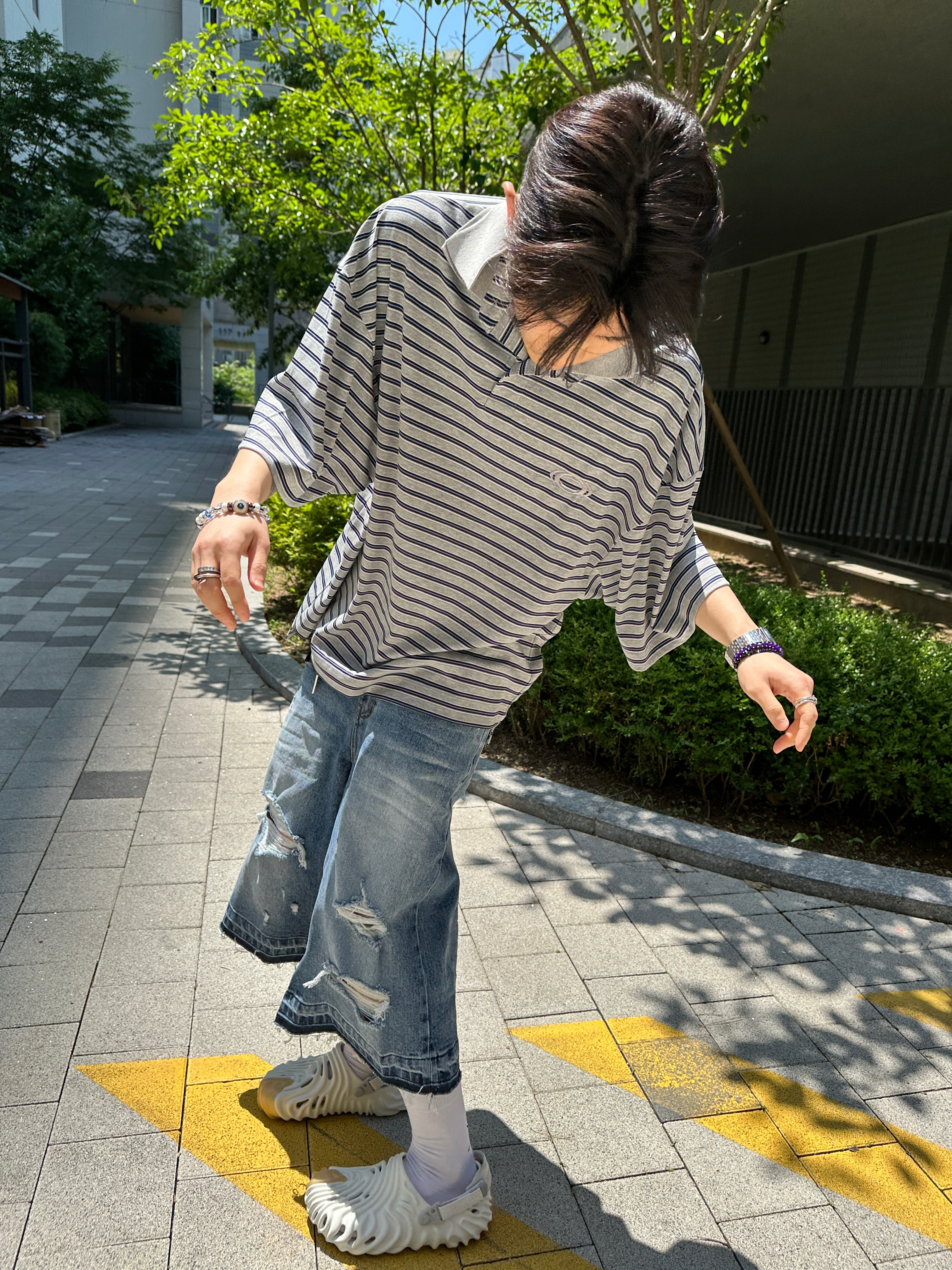 [KREAM 단독] Civision by CSC Double Collar Polo Grey Blue Striped, [더블적립]Farfromwhat Far VTG Jean Shorts Blue 착용 스타일 - 8