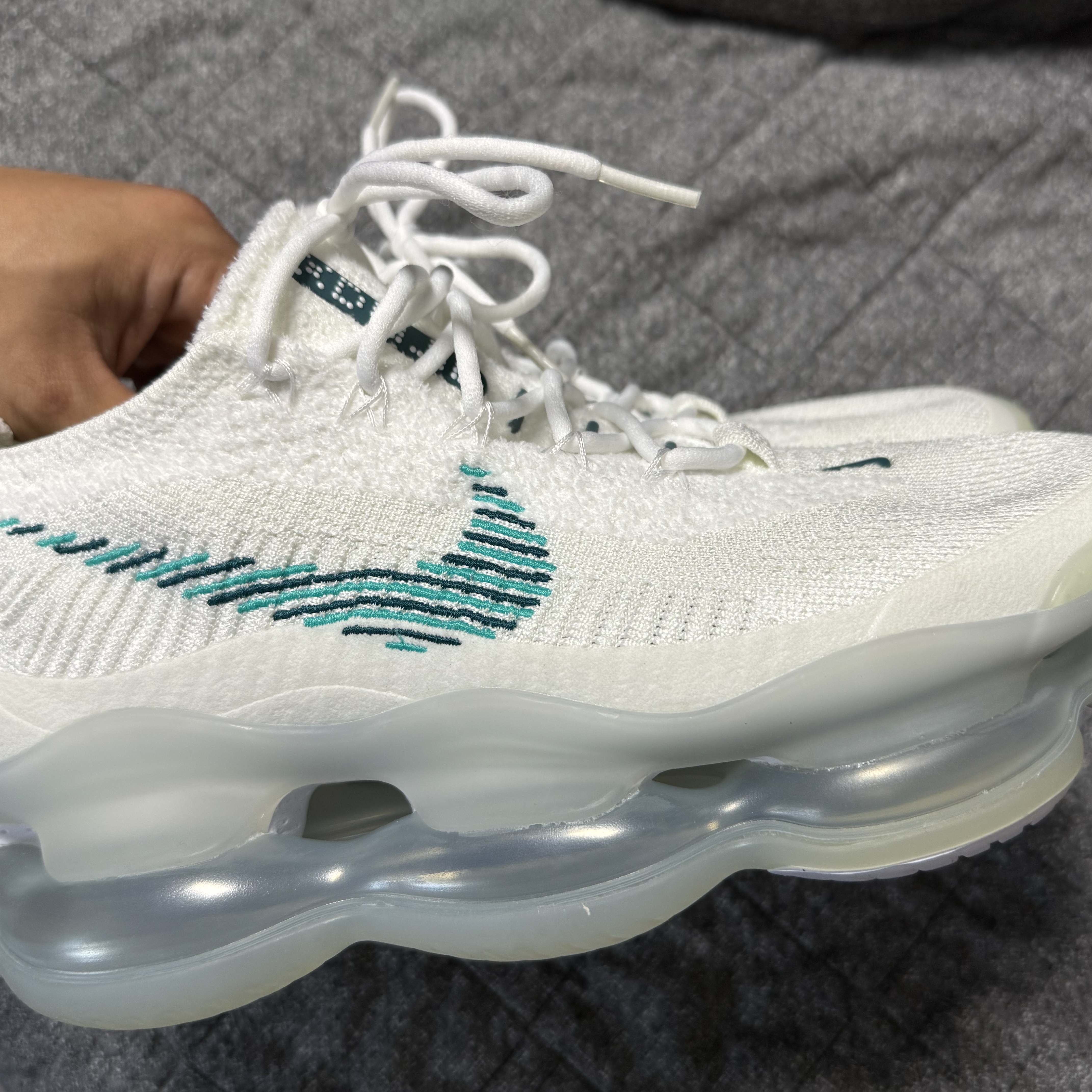 Nike Air Max Scorpion Flyknit White Geod Teal 착용 스타일