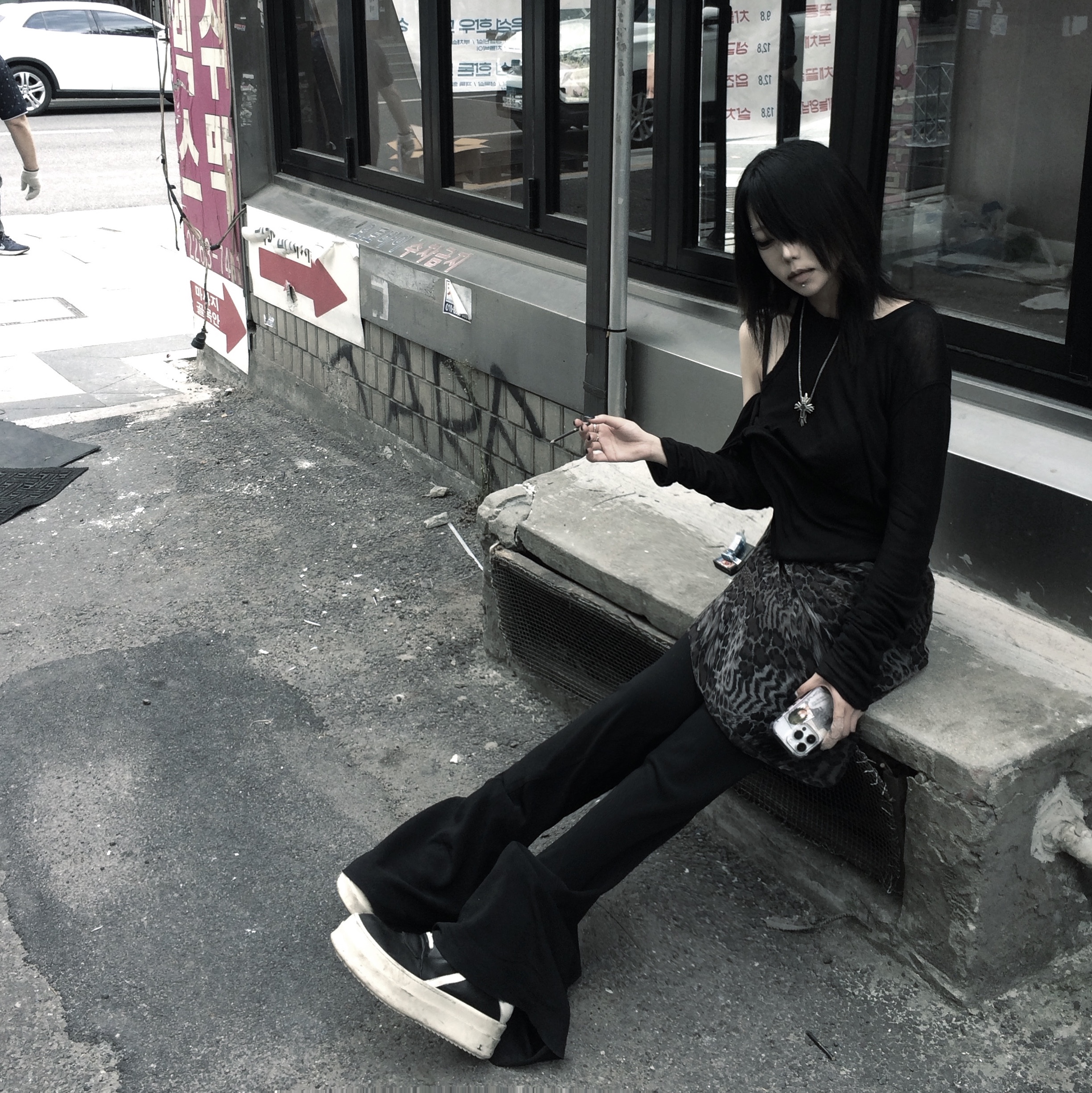 Artwork Museum x Plutus Shard Pendant M 착용 스타일 - 1