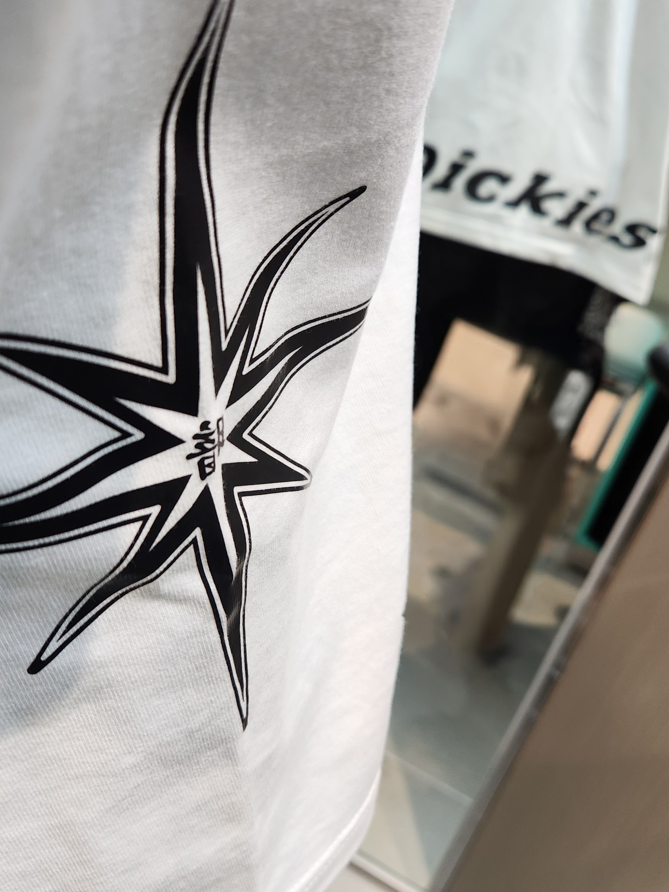 Dickies x Darkr8m Studio Short Sleeve T-Shirt White 착용 스타일 - 2
