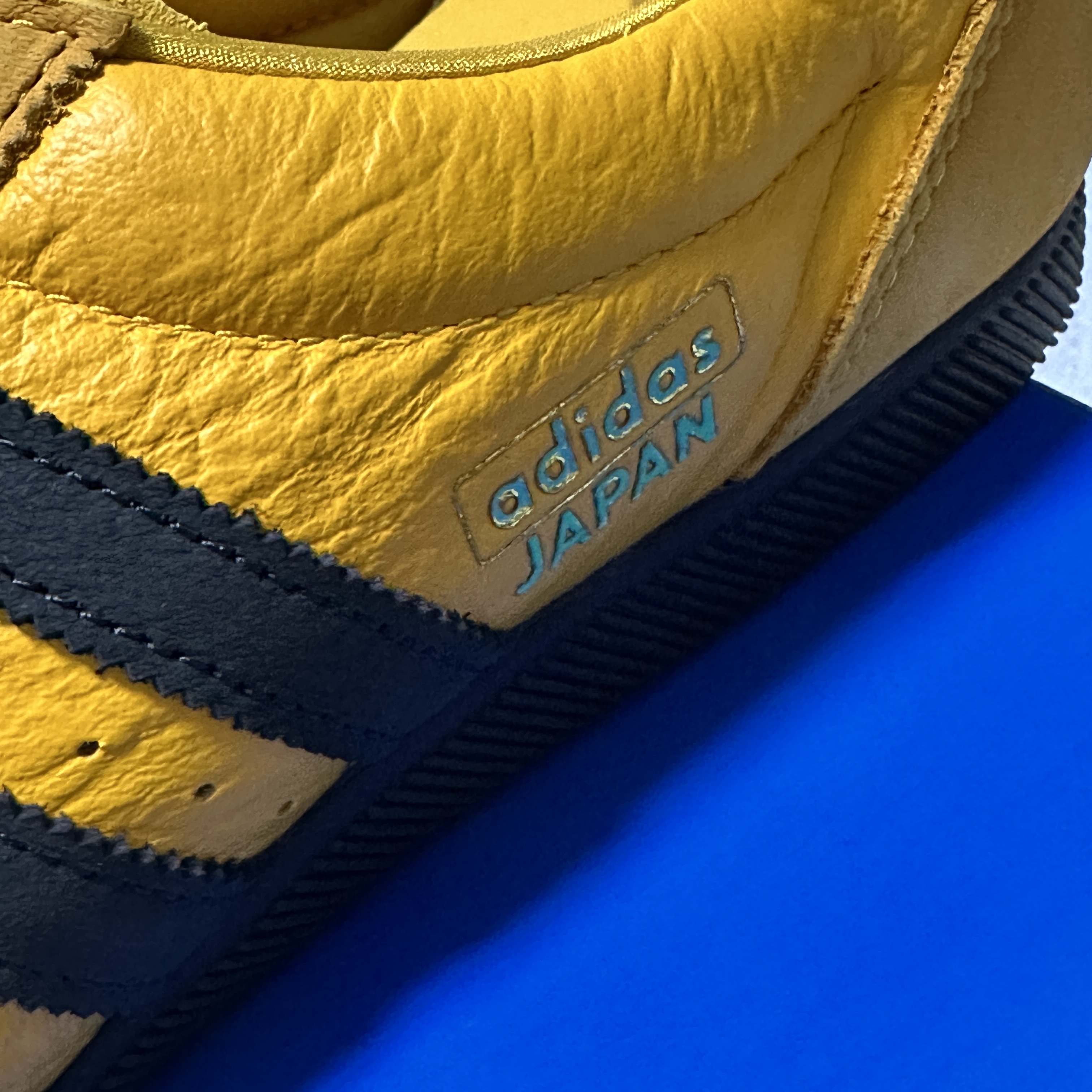(W) Adidas Originals Japan Crew Yellow Core Black 착용 스타일 - 4