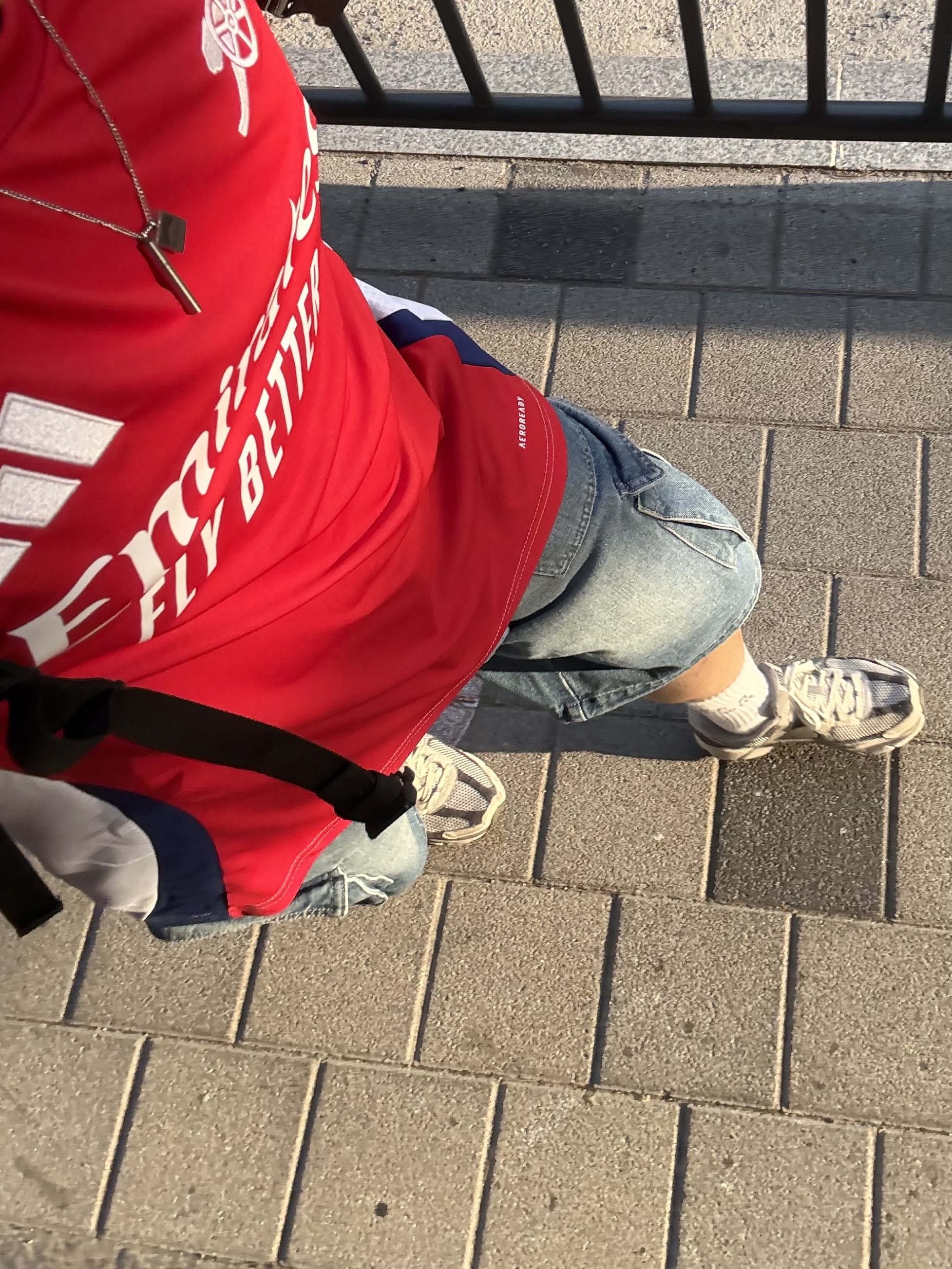 Adidas Arsenal 2024/25 Home Jersey Better Scarlet White - KR Sizing (Non Marking Ver.), Nike Zoom Vomero 5 PRM Light Iron Ore and Flat Fewter 착용 스타일 - 4