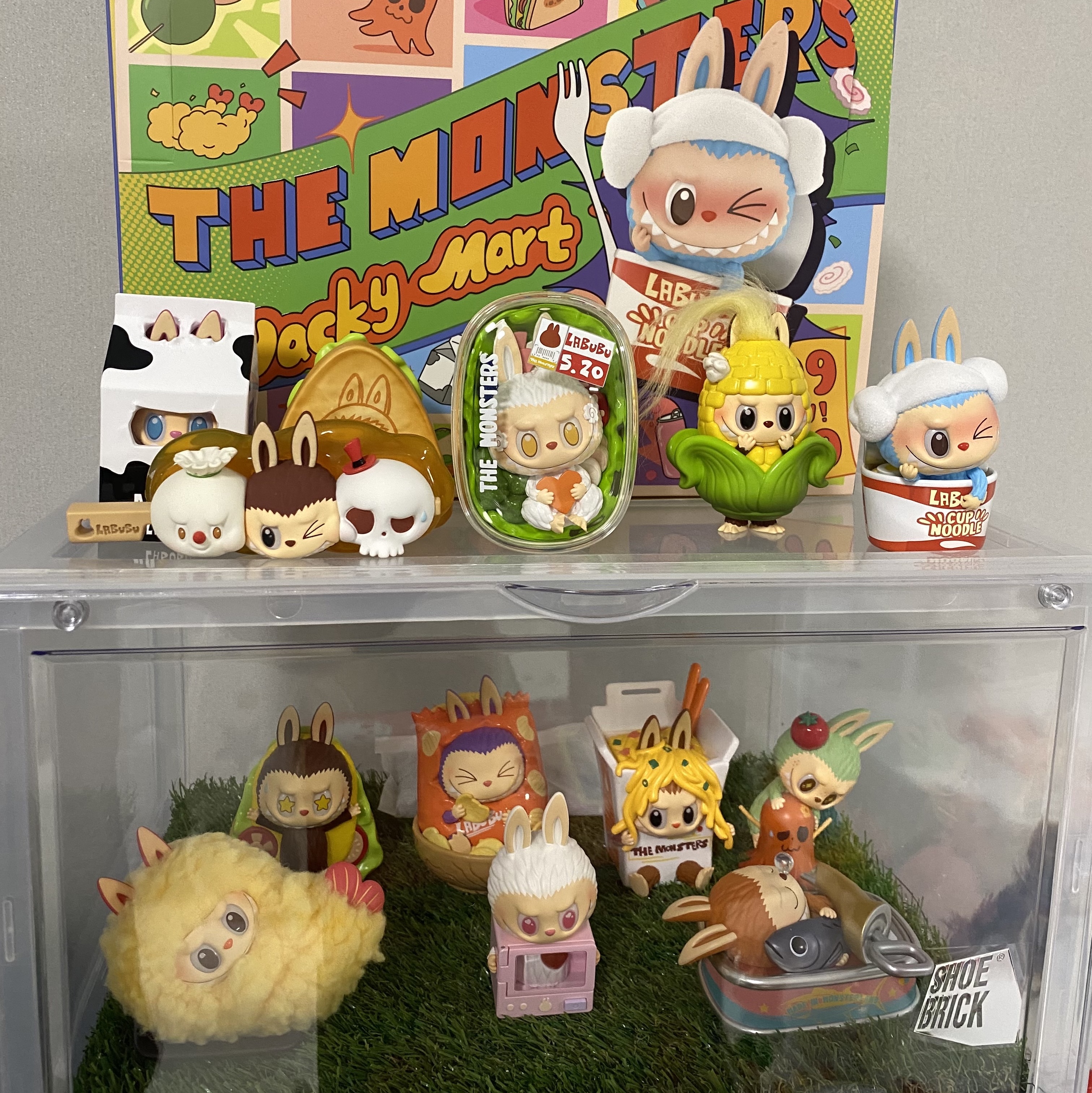 Pop Mart Labubu The Monsters Wacky Mart Series Figures (12 Blind Boxes) 착용 스타일