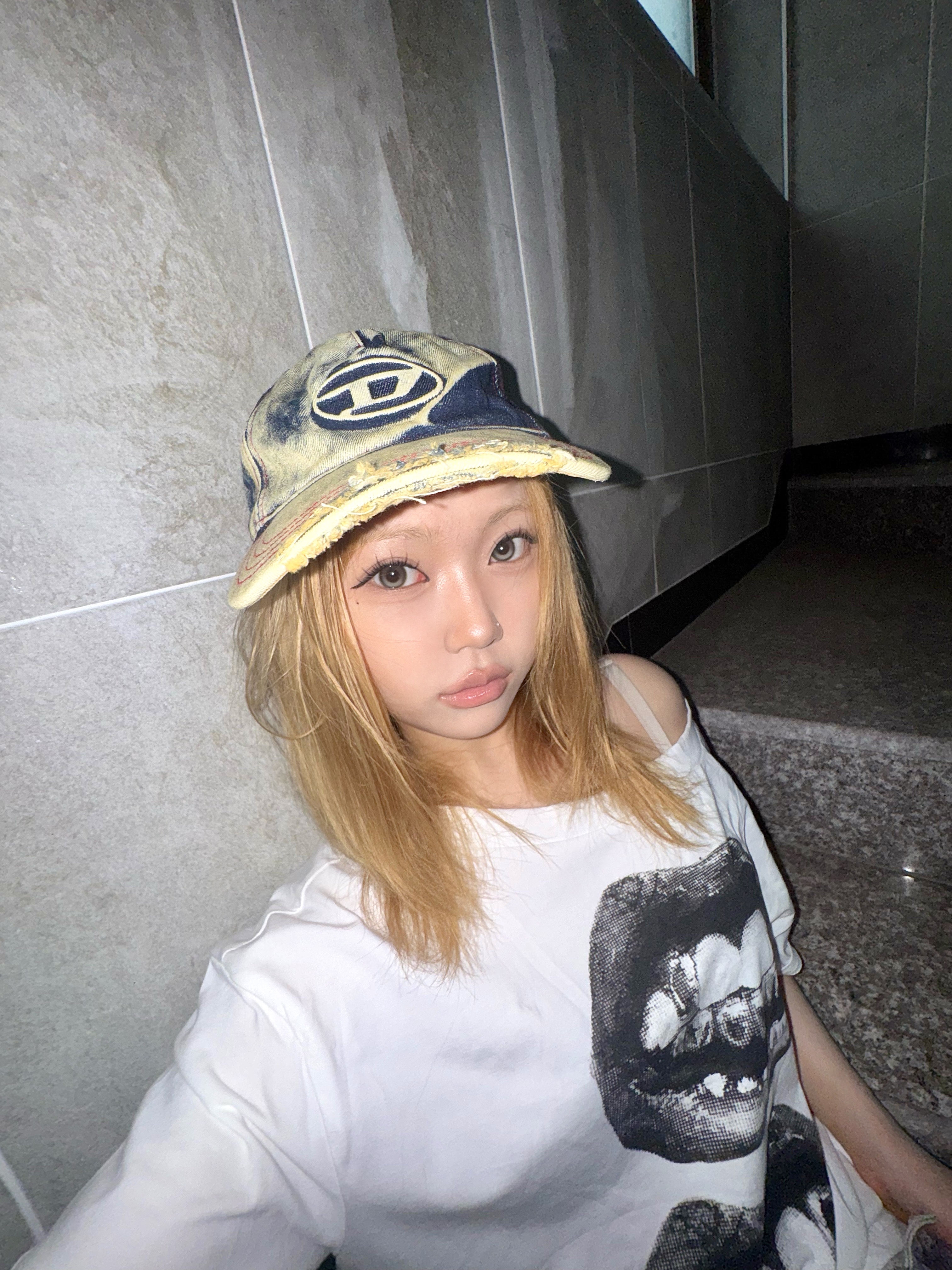 Diesel C-Seymon Treated Denim Baseball Cap Blue White 착용 스타일 - 5