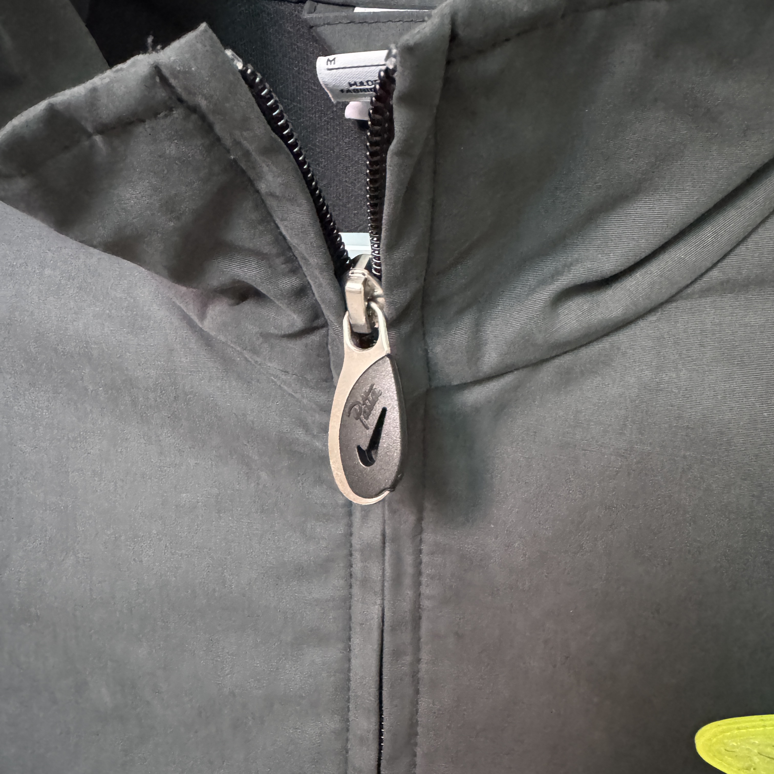 Nike x Patta Track Jacket Black Cyber (HJ0712-010) 착용 스타일 - 4