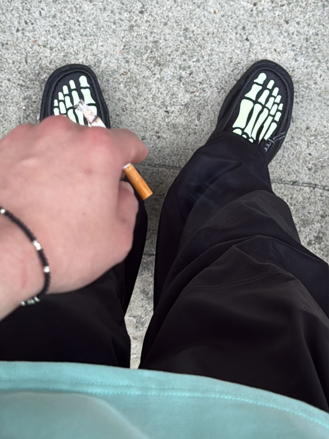 Clarks x Vandy The Pink Skeleton Wallabee V2 Leather Patent Black 착용 스타일