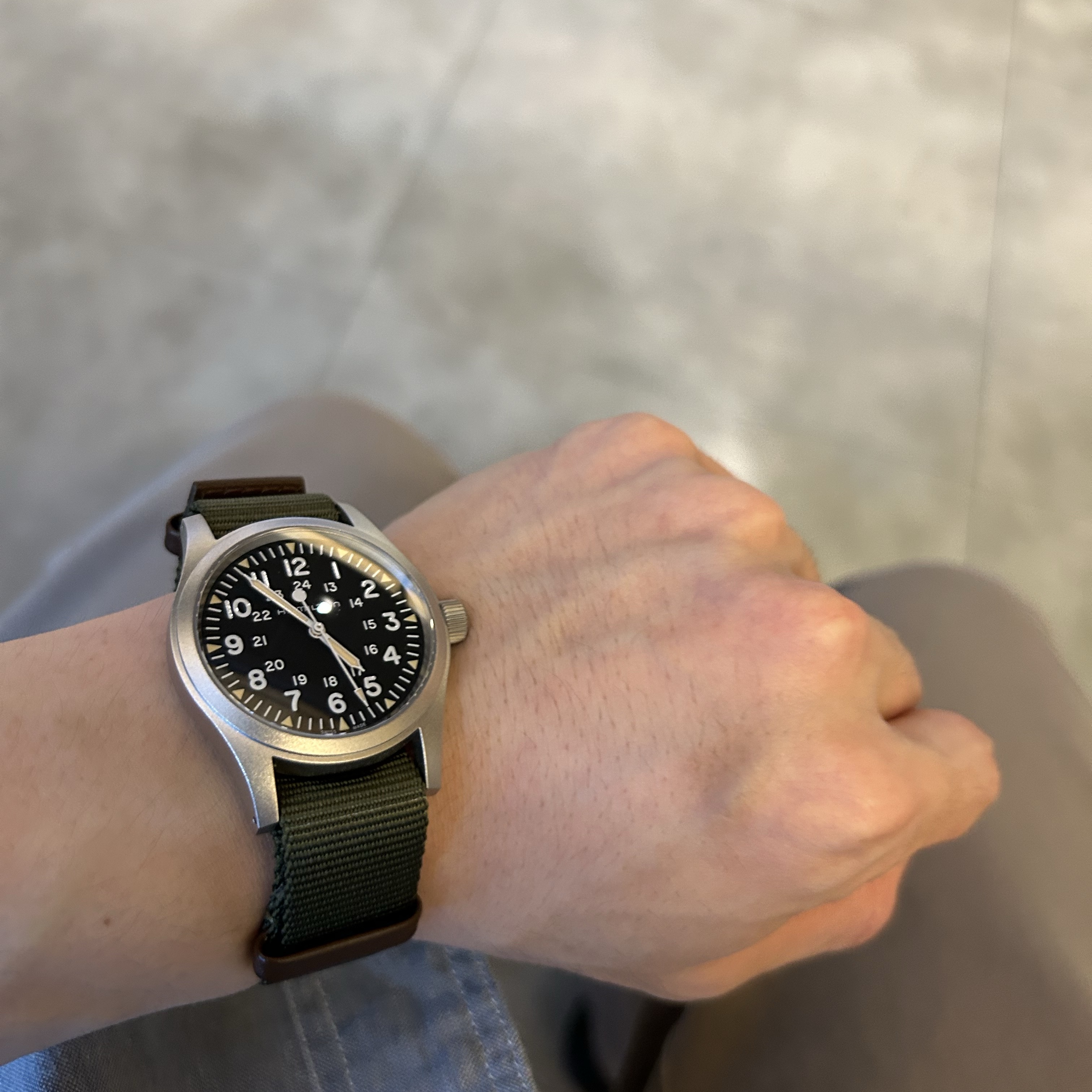 Hamilton Khaki Field Mechanical 38mm Nato Strap Green Black 착용 스타일