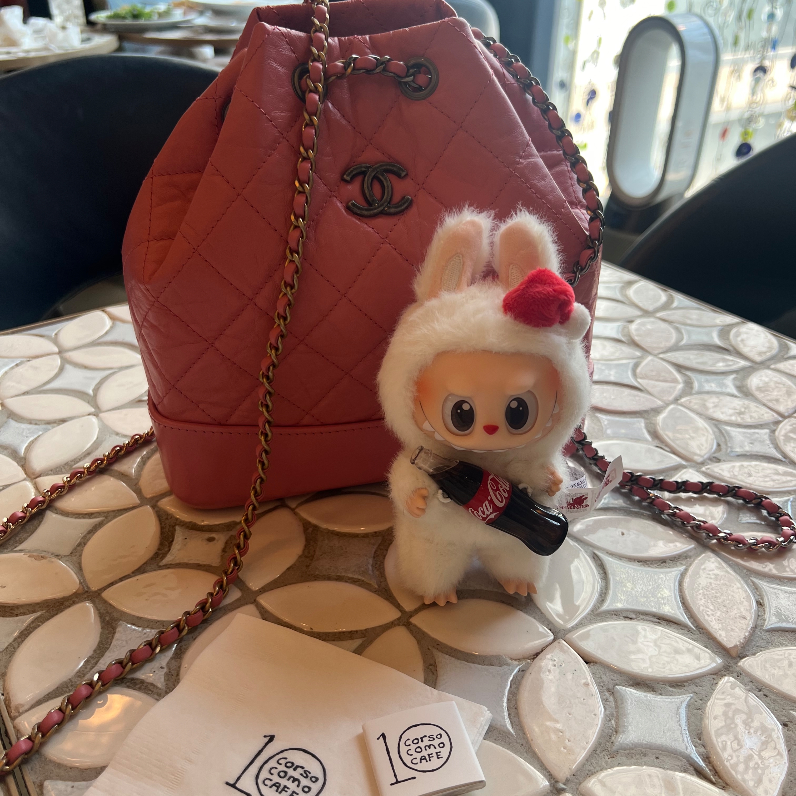 Pop Mart Labubu Coca Cola Series Surprise Shake Keyring (Opened Case) 착용 스타일 - 1