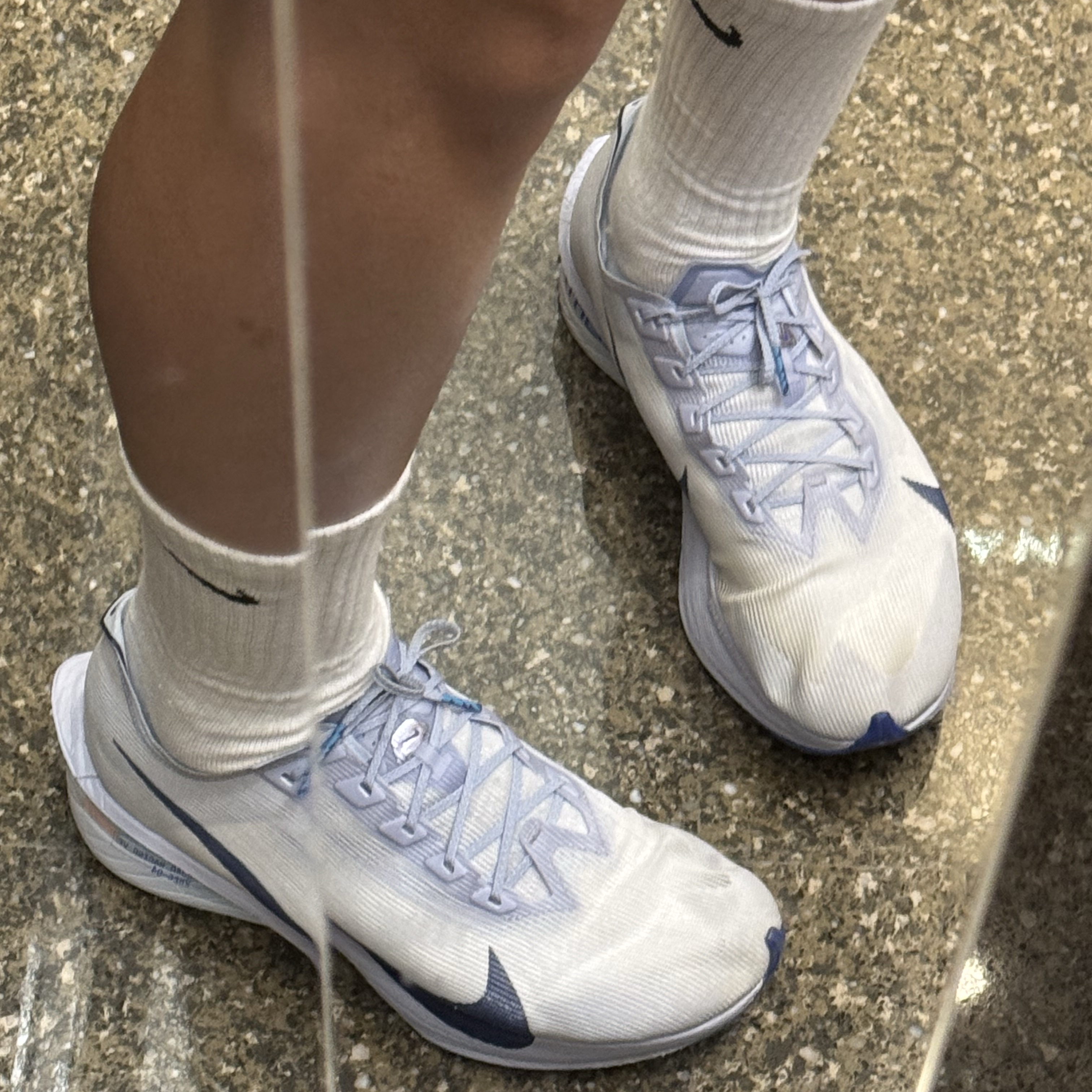 Nike ZoomX Vaporfly Next% 4 Ghost Persian Violet 착용 스타일 - 1