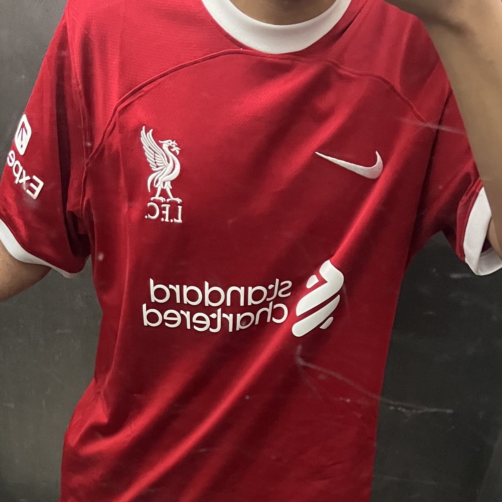 Nike Liverpool FC 2023/24 Dri-Fit Stadium Home Jersey Gym Red (Non Marking Ver.) 착용 스타일 - 3