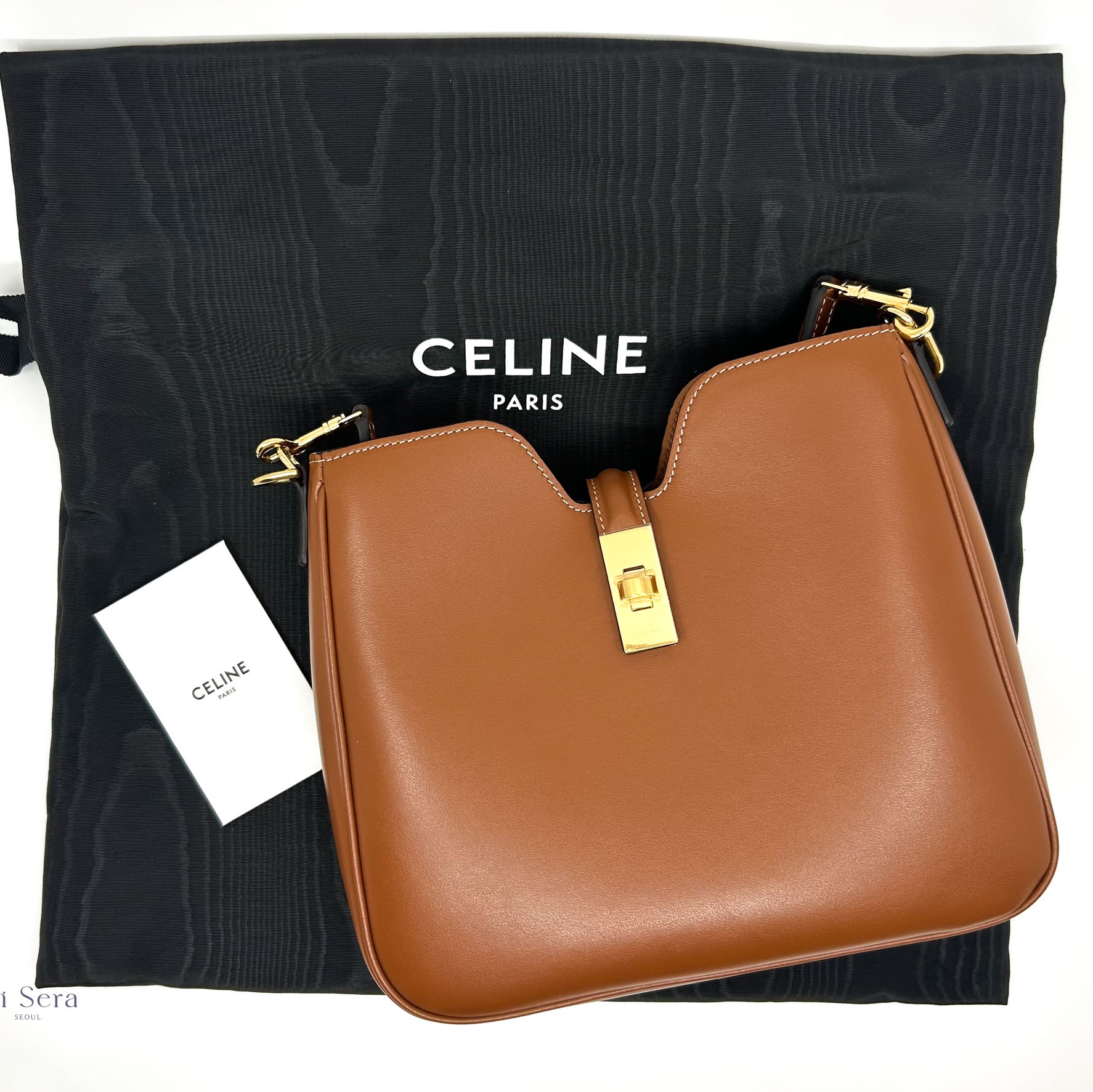 Celine Sac Small Camille 16 Soft in Smooth Calfskin Tan 착용 스타일 - 2
