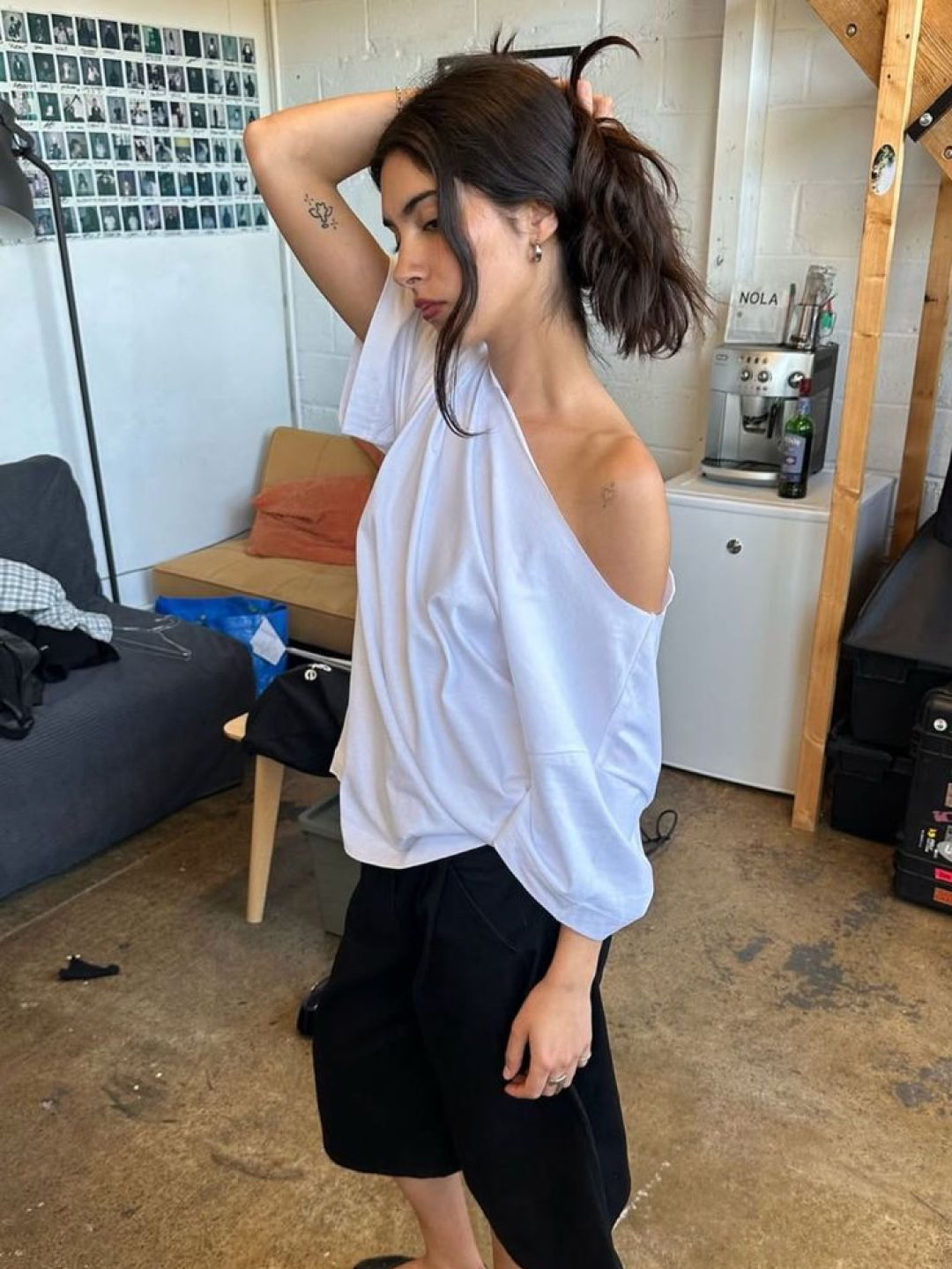 Cost per Kilo Hooded Off Shoulder Top Charcoal, LAZYZ Lazy Baby Off shoulder T Shirt White 착용 스타일 - 3