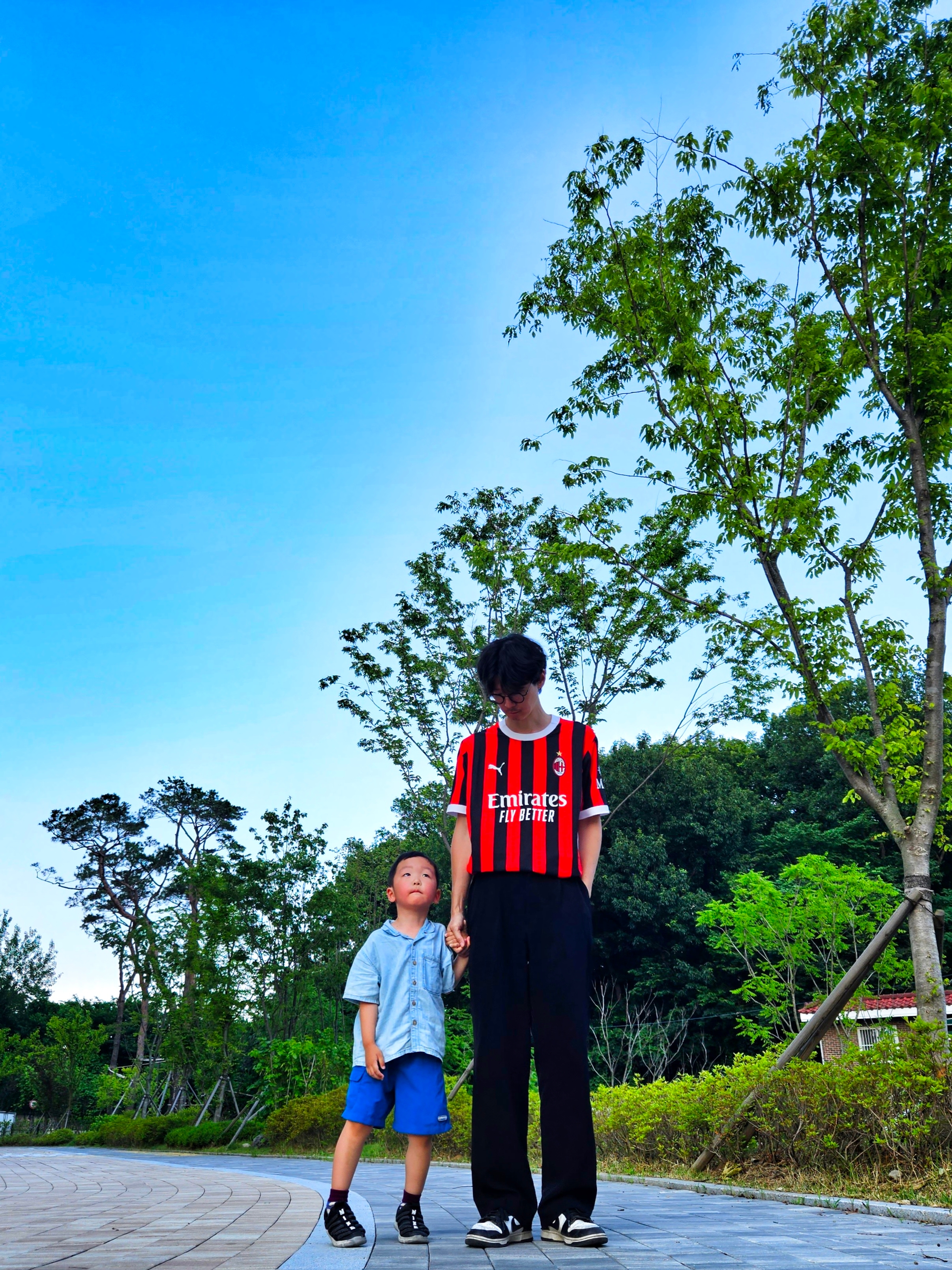 Puma AC Milan 2024/25 Home Jersey Red Black (Non Marking Ver.), Puma AC Milan 2023/24 Home Authentic Jersey For All Time Red (Non Marking Ver.) 착용 스타일