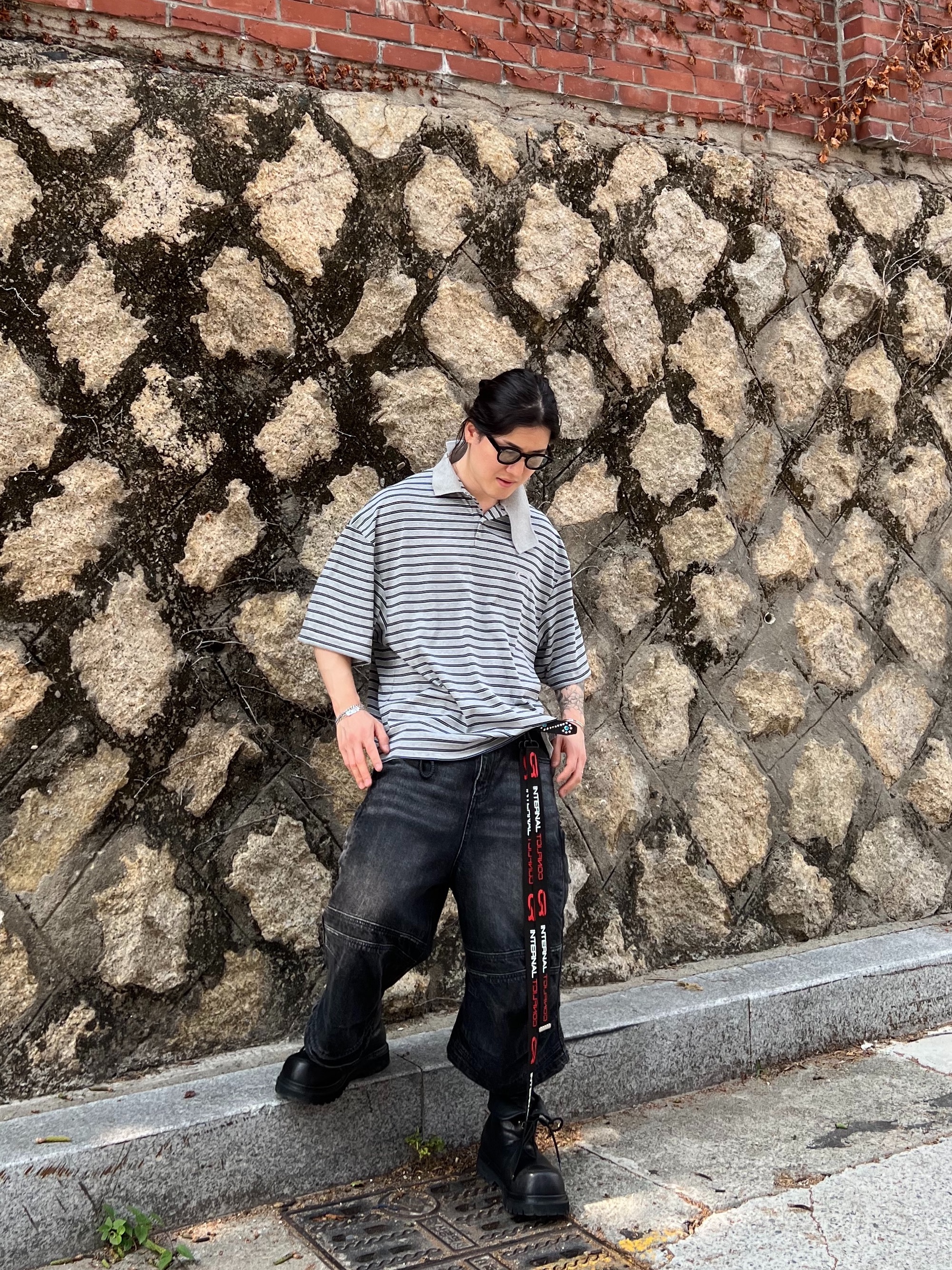 [KREAM 단독] Civision by CSC Double Collar Polo Grey Blue Striped 착용 스타일 - 5