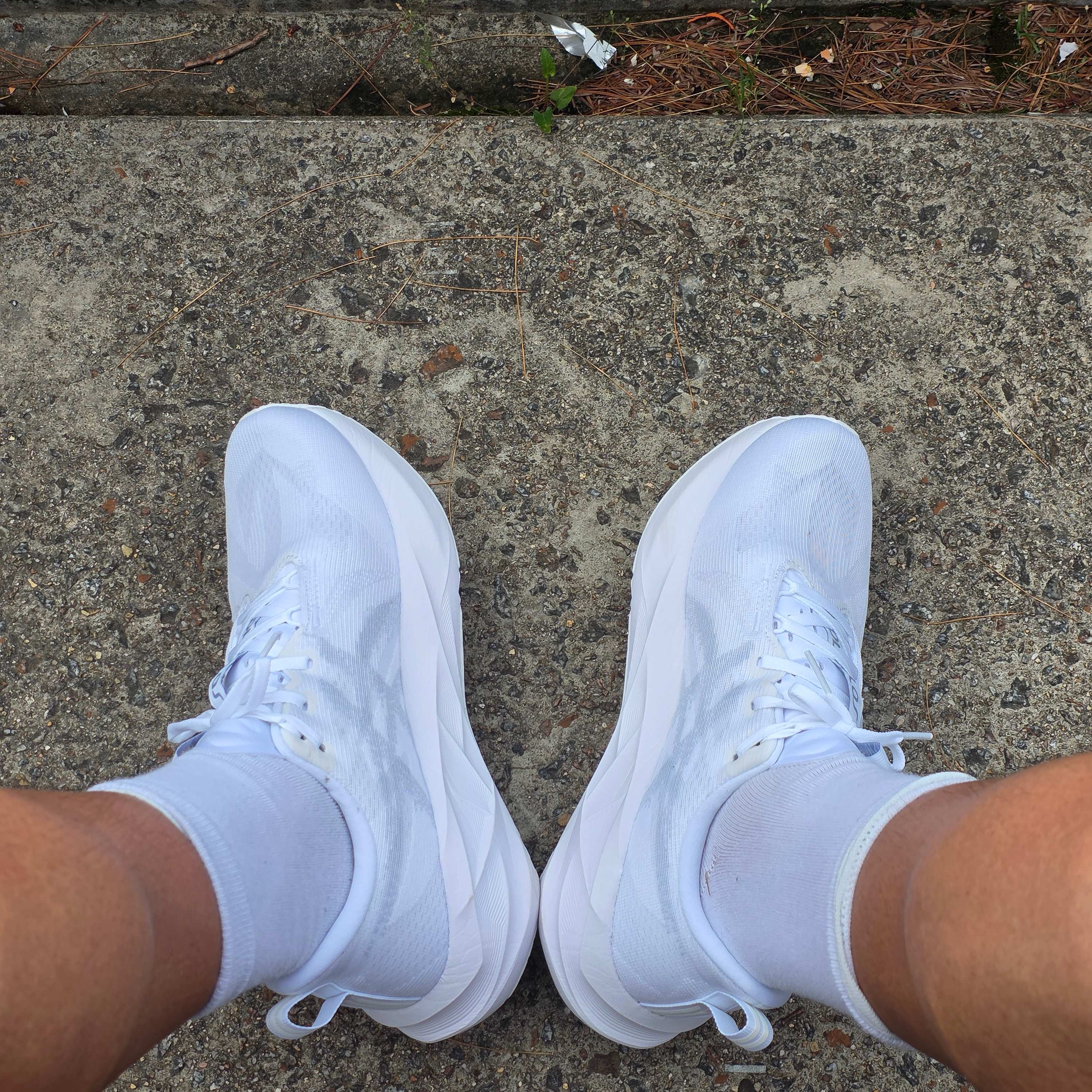 Asics Novablast 5 White Piedmont Grey 착용 스타일