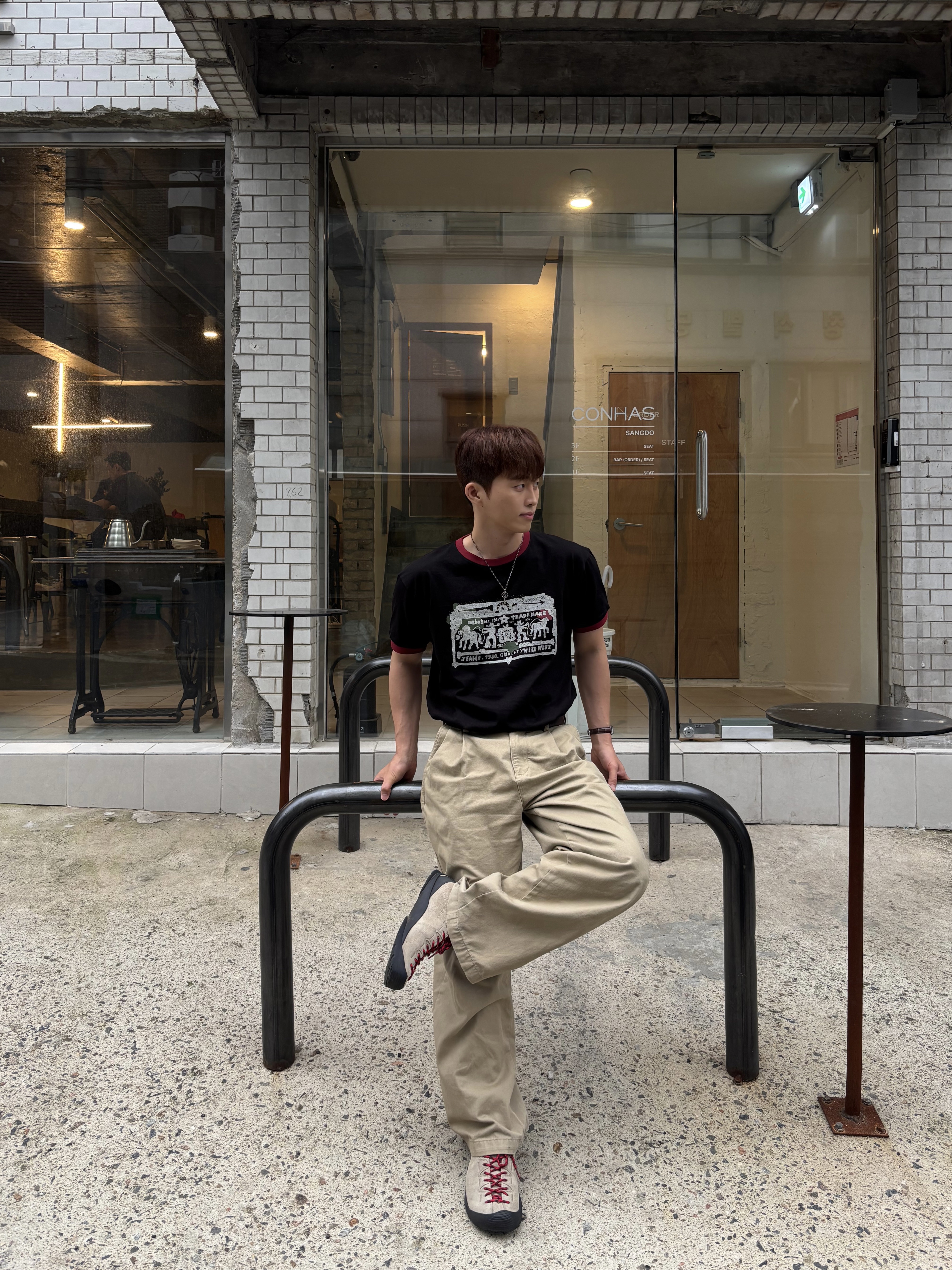 [KREAM 단독] Thevinylhouse Cowboy Pictogram Ringer Tee Black 착용 스타일 - 2
