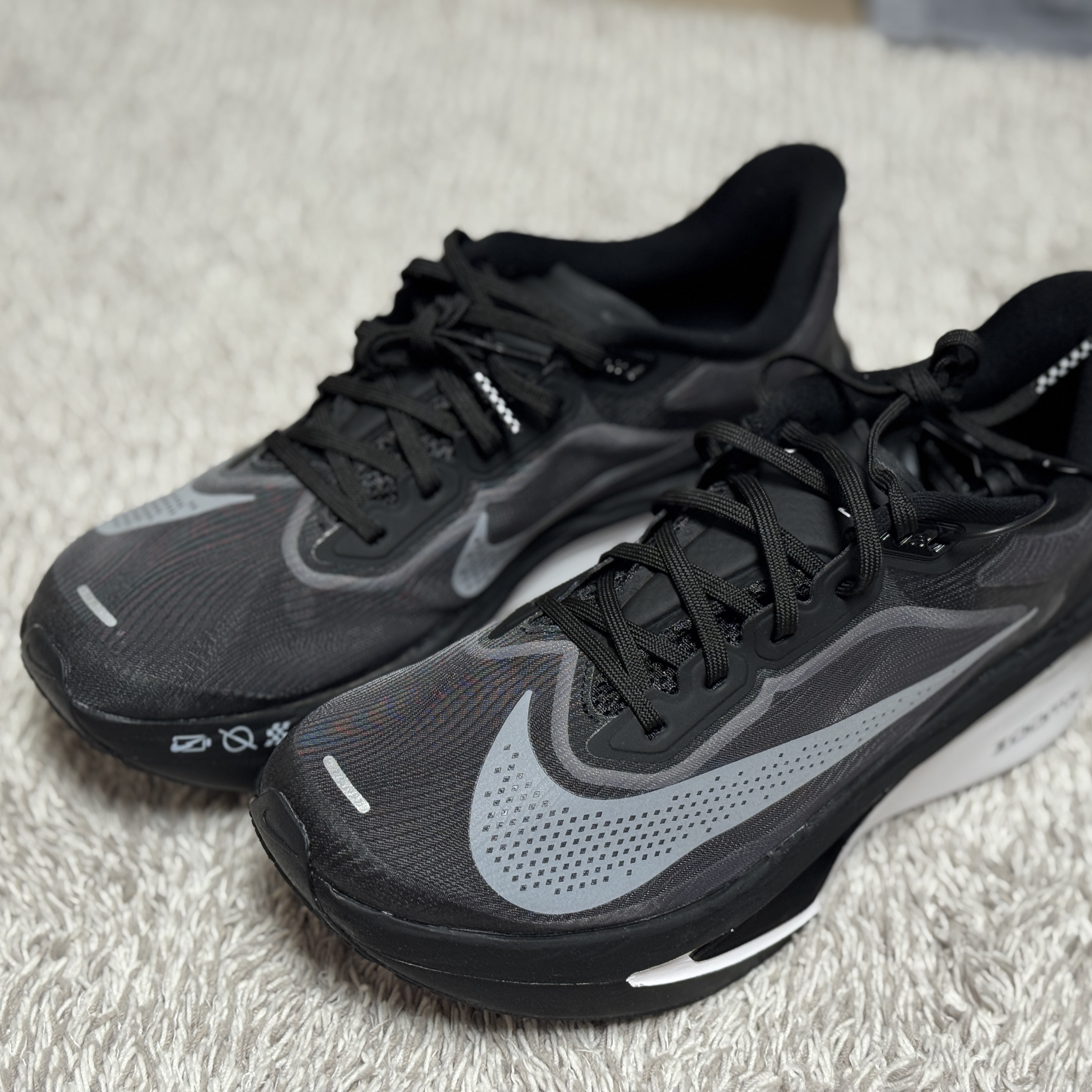 Nike Zoom Fly 6 Black Light Smoke Grey 착용 스타일 - 1