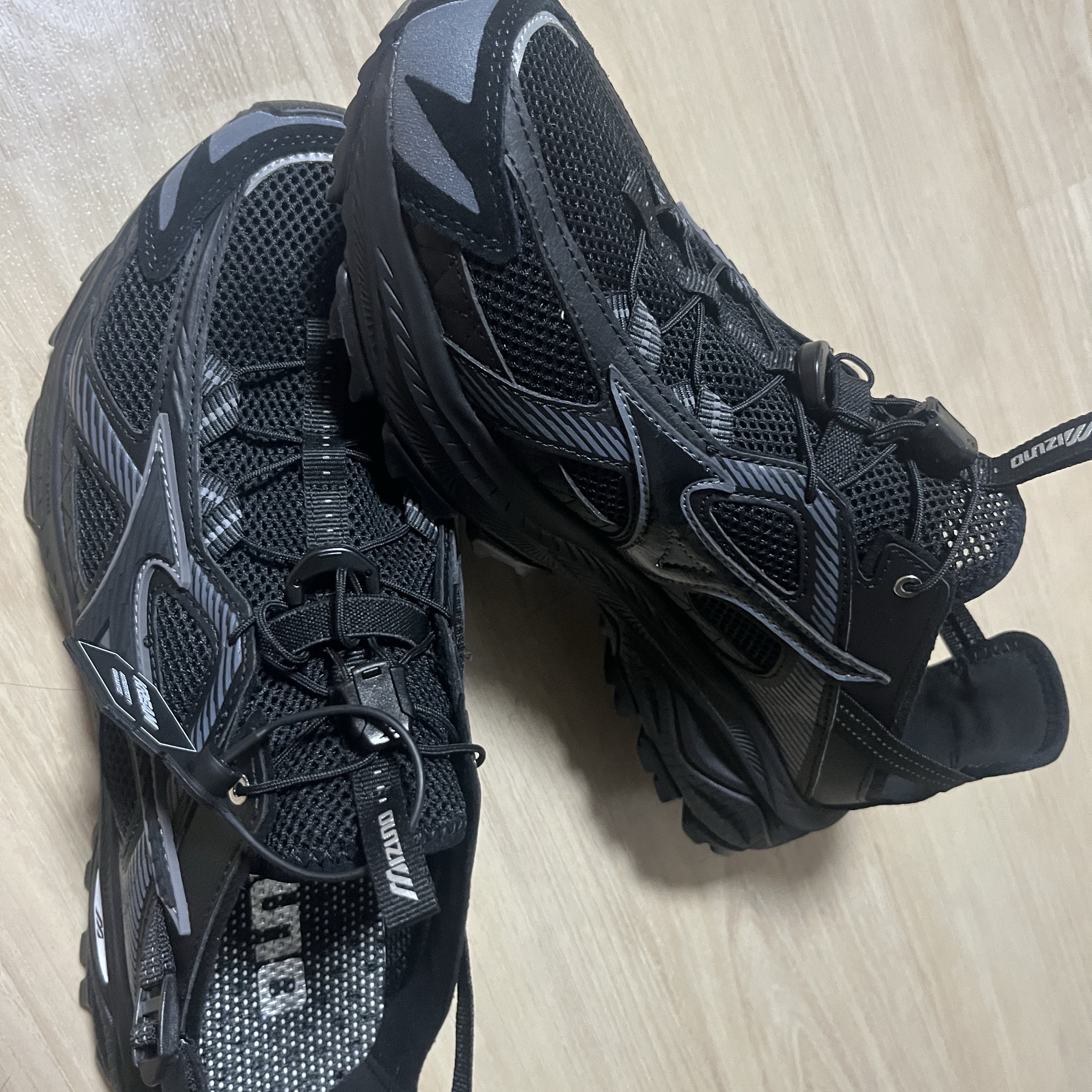 Mizuno Racer Trail SE Black 착용 스타일