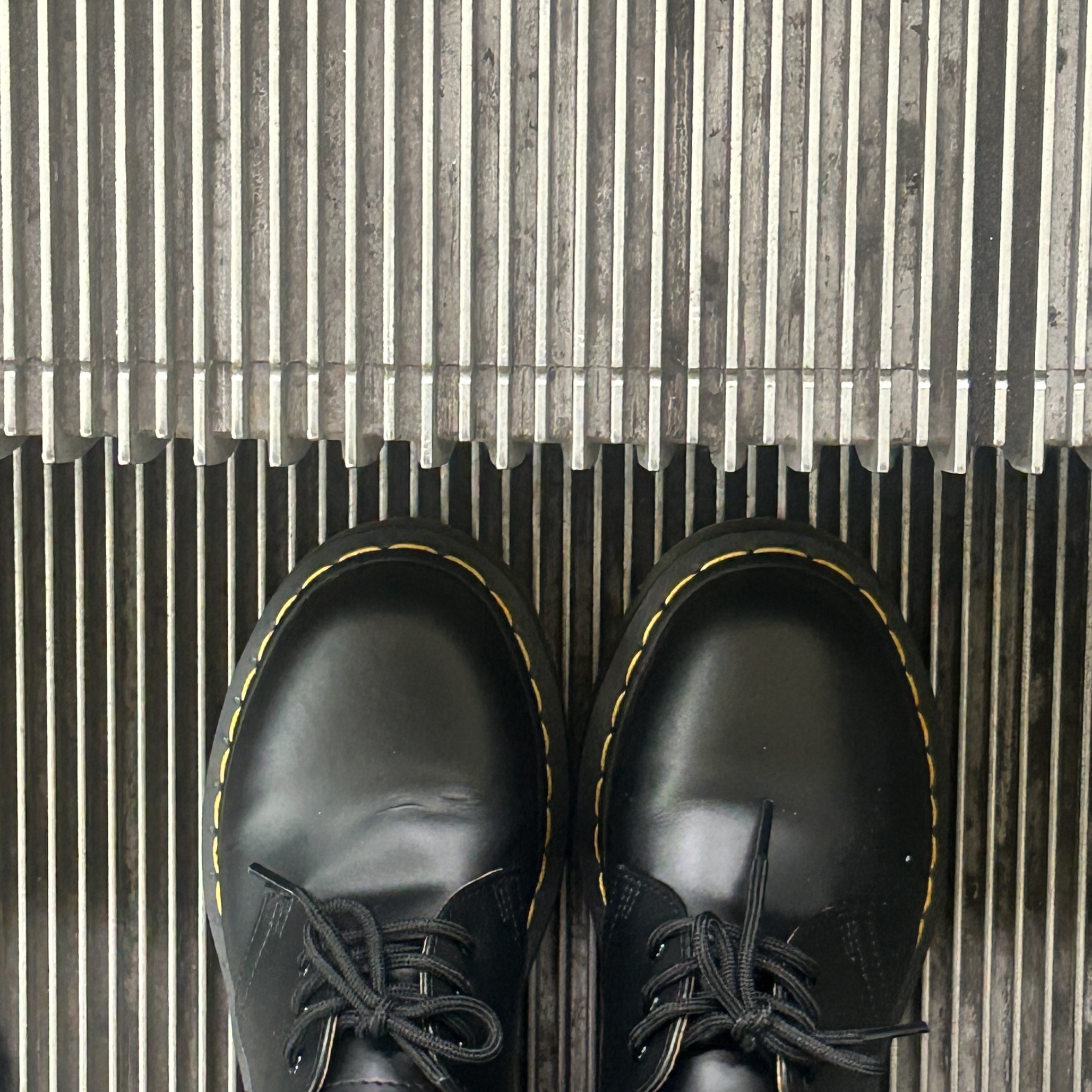 Dr. Martens 1461 Smooth Black 착용 스타일 - 4