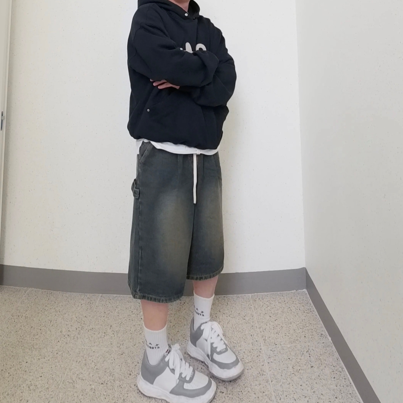 Maison Mihara Yasuhiro Wayne OG Sole Leather Low-top Sneakers Gray White 착용 스타일