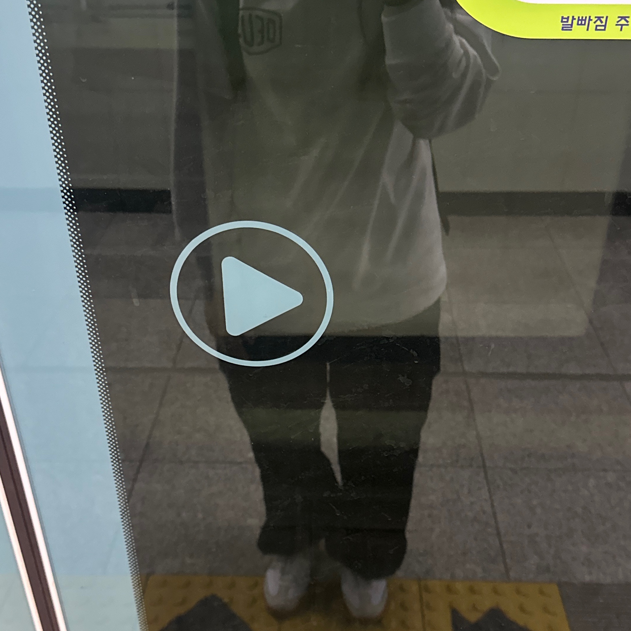 (W) Adidas Samba OG Cloud White Halo Blue, Deus Ex Machina Seoul College Long Sleeve T-Shirt White 착용 스타일