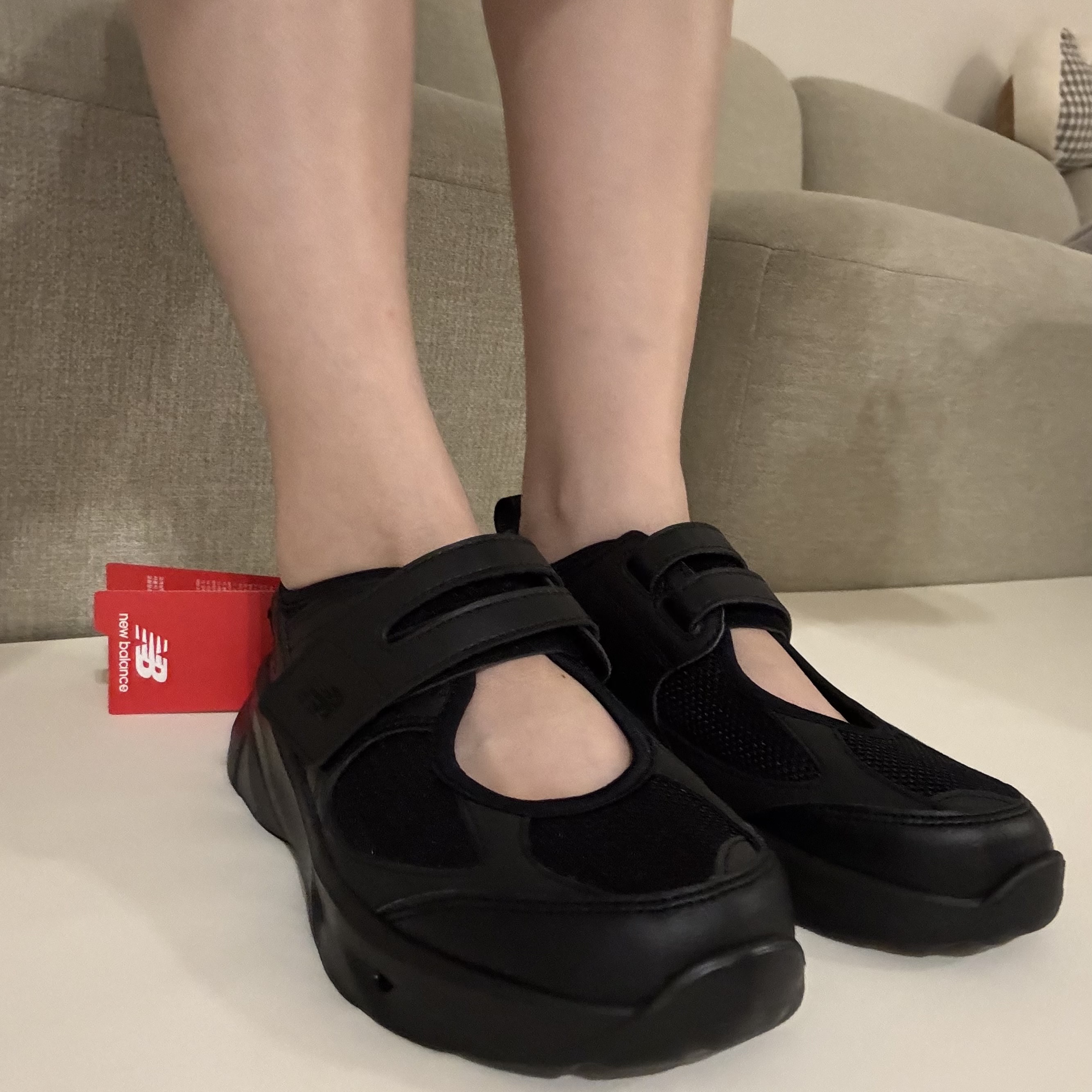 (W) New Balance Breeze SD2202 Triple Black 착용 스타일