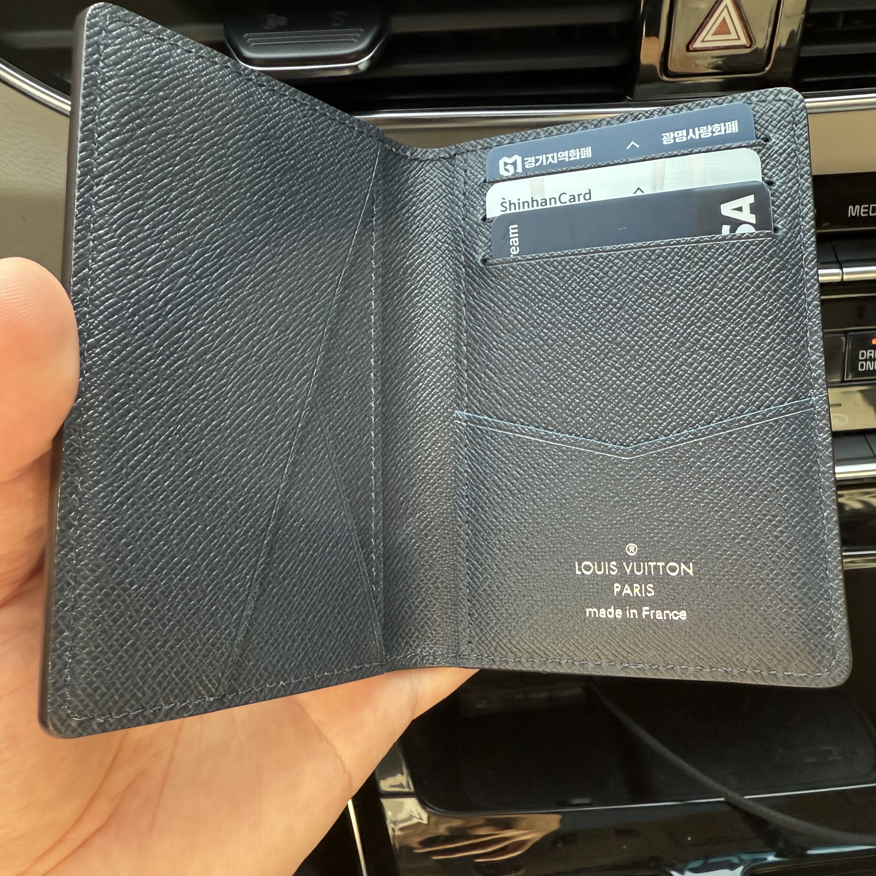 Louis Vuitton Pocket Organizer Epi Marine Blue, Apple Watch Ultra 2 49mm Titanium Case with S Alpine Loop Blue (Korean Ver.) 착용 스타일 - 3