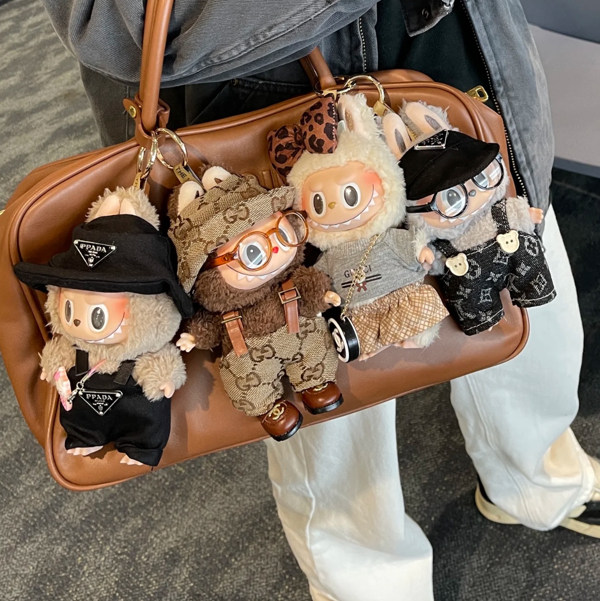 Pop Mart Labubu The Monsters Labubu Tasty Macarons Series Sesame Bean Keyring (Opened Case), Pop Mart Labubu The Monsters Labubu Tasty Macarons Series Soymilk Keyring 착용 스타일