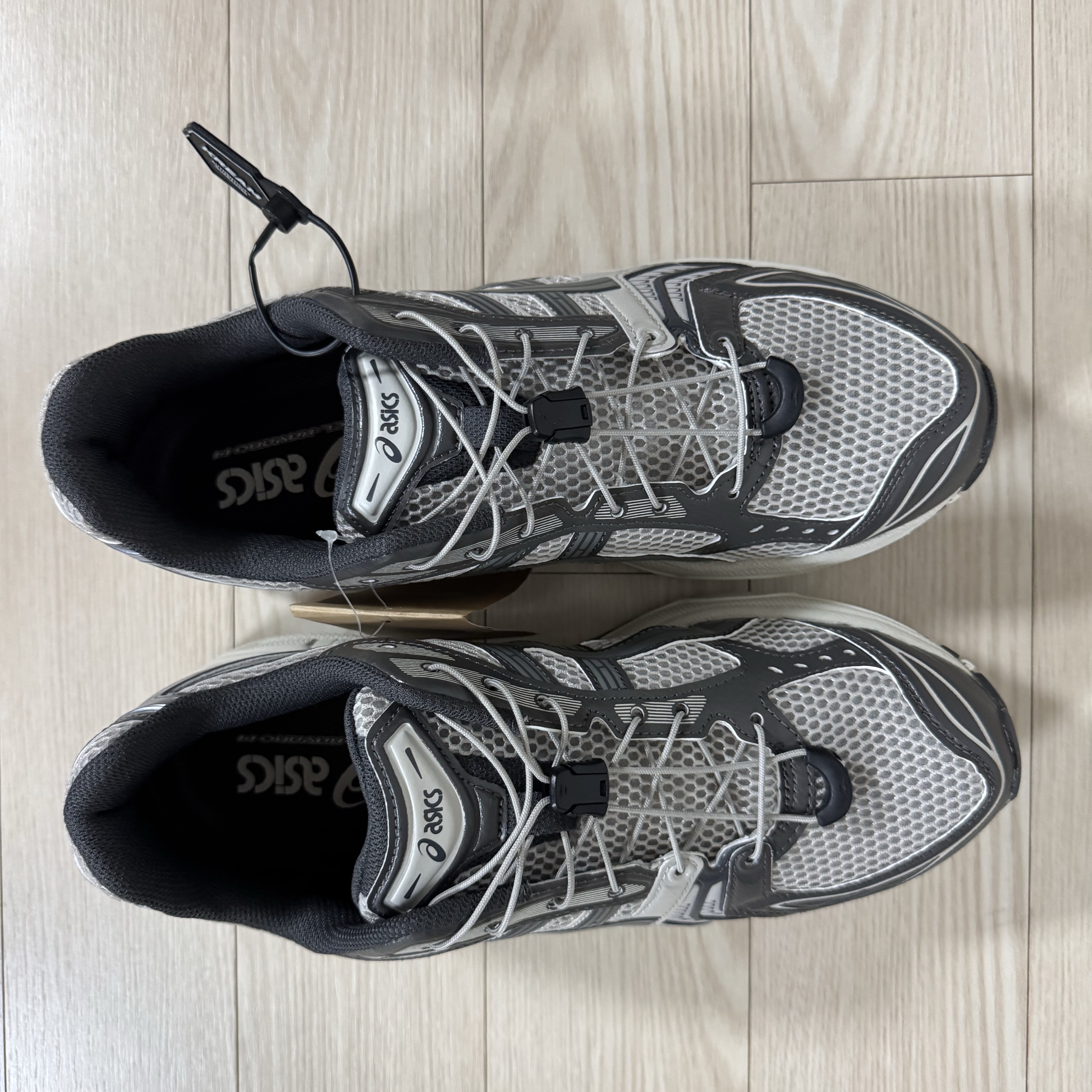 Asics Unlimited Gel-Kayano 14 Oyster Grey Clay Grey 착용 스타일 - 3