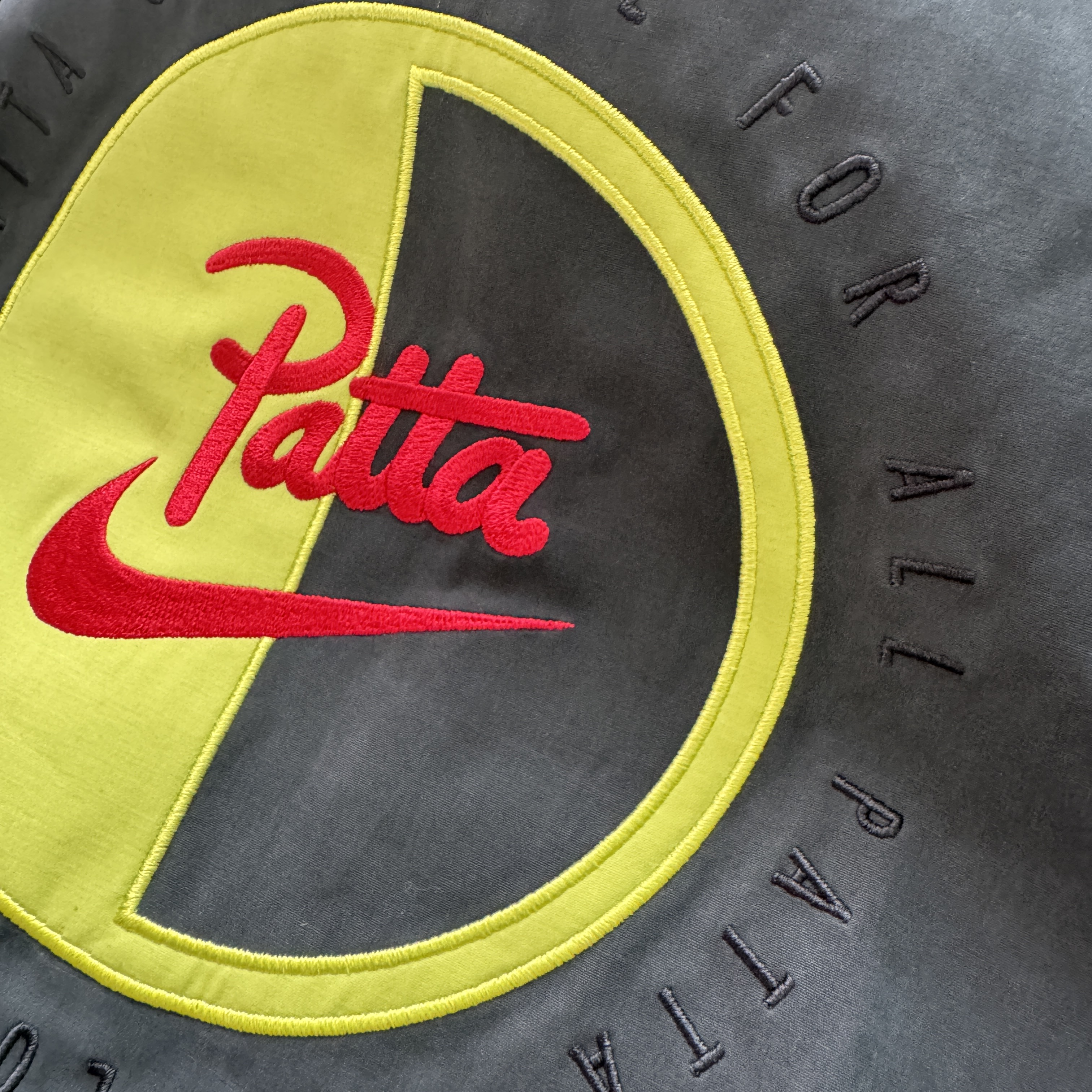 Nike x Patta Track Jacket Black Cyber (HJ0712-010) 착용 스타일 - 10