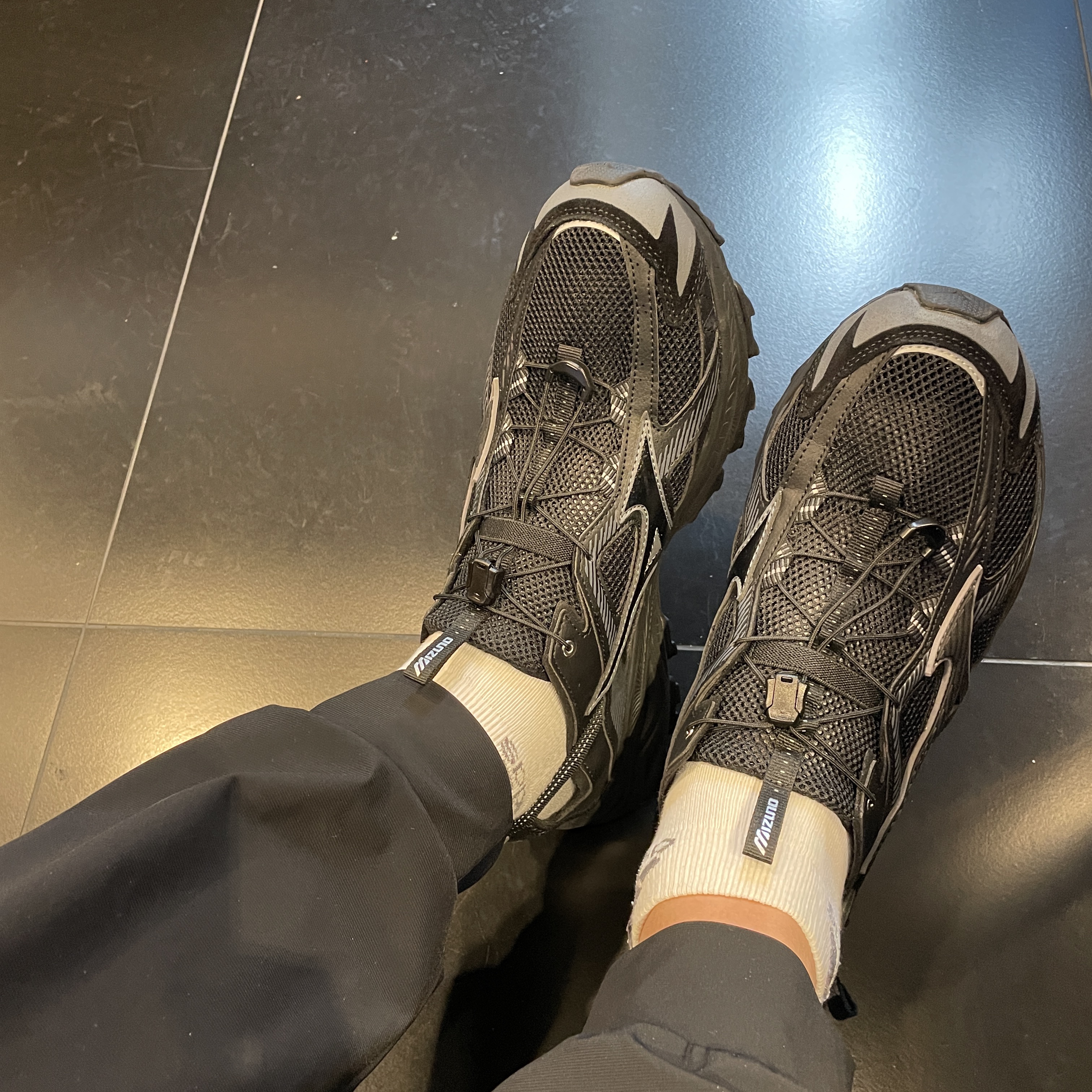 Mizuno Racer Trail SE Black 착용 스타일
