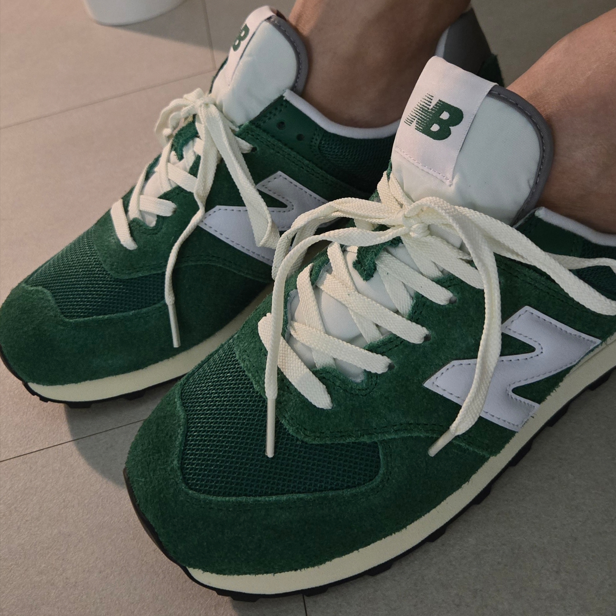 New Balance 574 Heritage Grass Green 착용 스타일 - 3