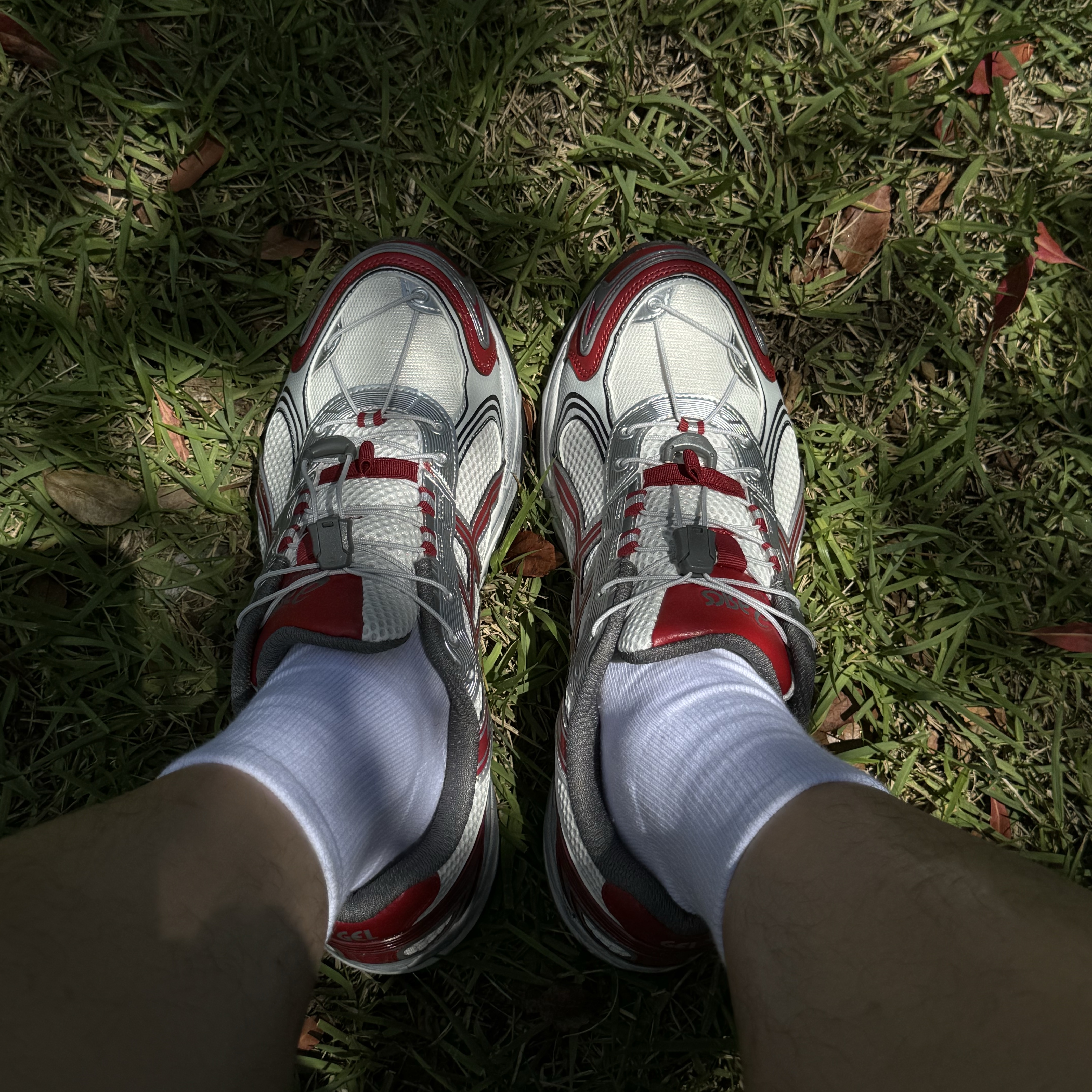 Asics Gel-Kahana TR V4 Cream Cranberry 착용 스타일 - 2