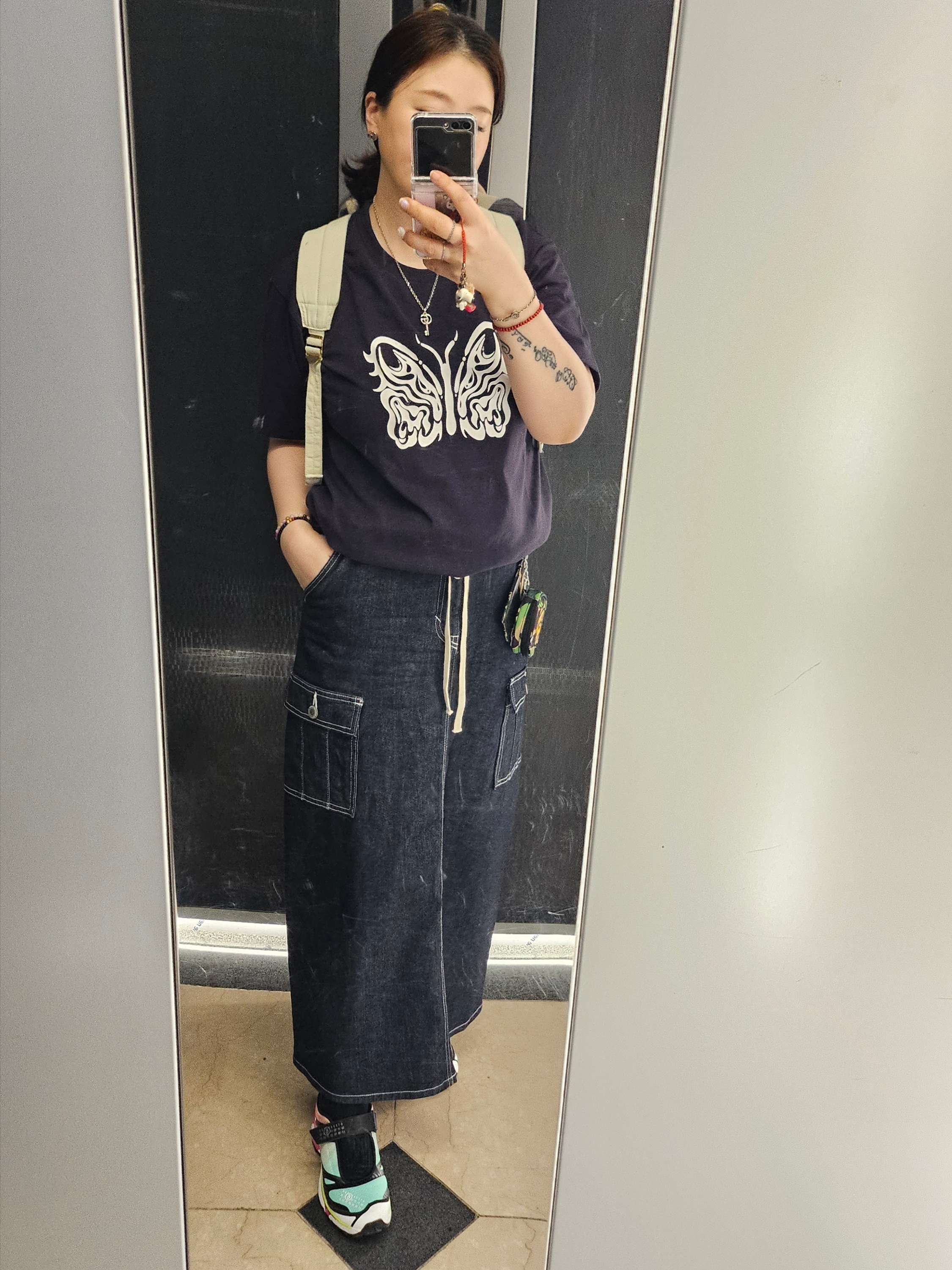 Needles x Kae Tanaka S/S Crew Neck T-Shirt Poly Jersey KT Papillon Eggplant, Salomon x MM6 Maison Margiela XT-Marie Jeanne Ginger Electric Green 착용 스타일
