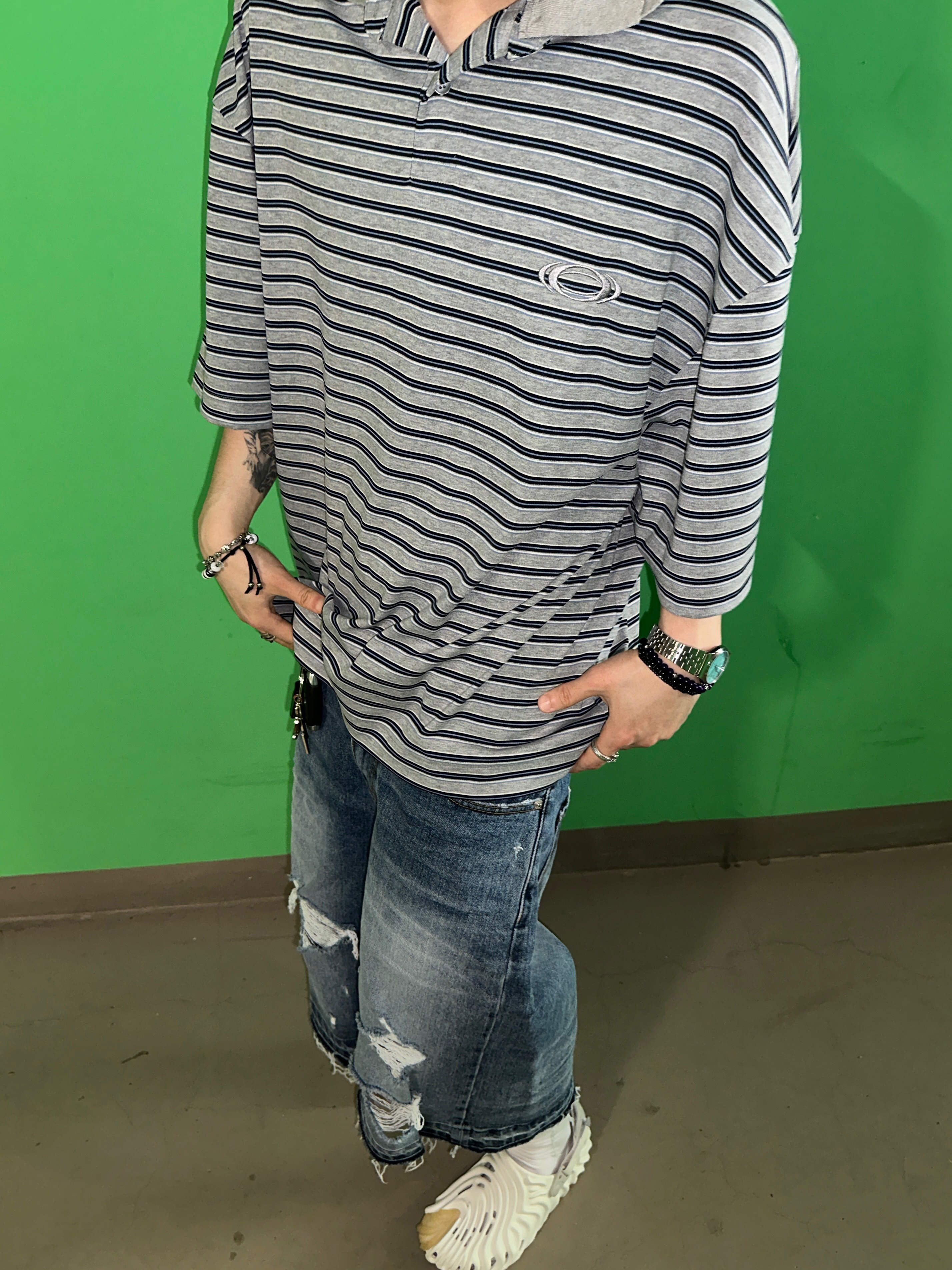 [KREAM 단독] Civision by CSC Double Collar Polo Grey Blue Striped, [더블적립]Farfromwhat Far VTG Jean Shorts Blue 착용 스타일 - 7