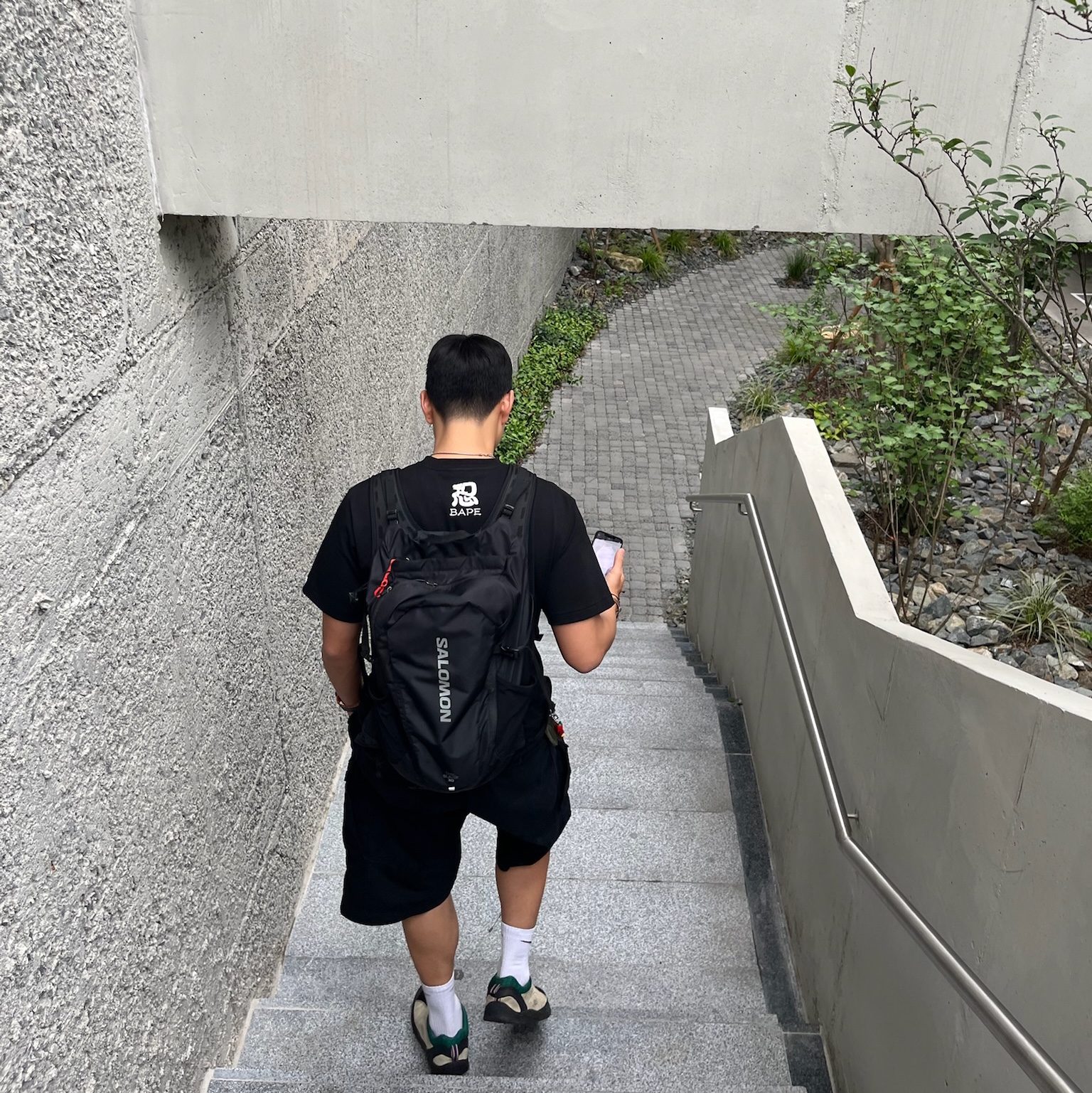 BAPE Ninja College T-Shirt Black, Keen Jasper Rocks SP Sneakers Taos Taupe 착용 스타일 - 1