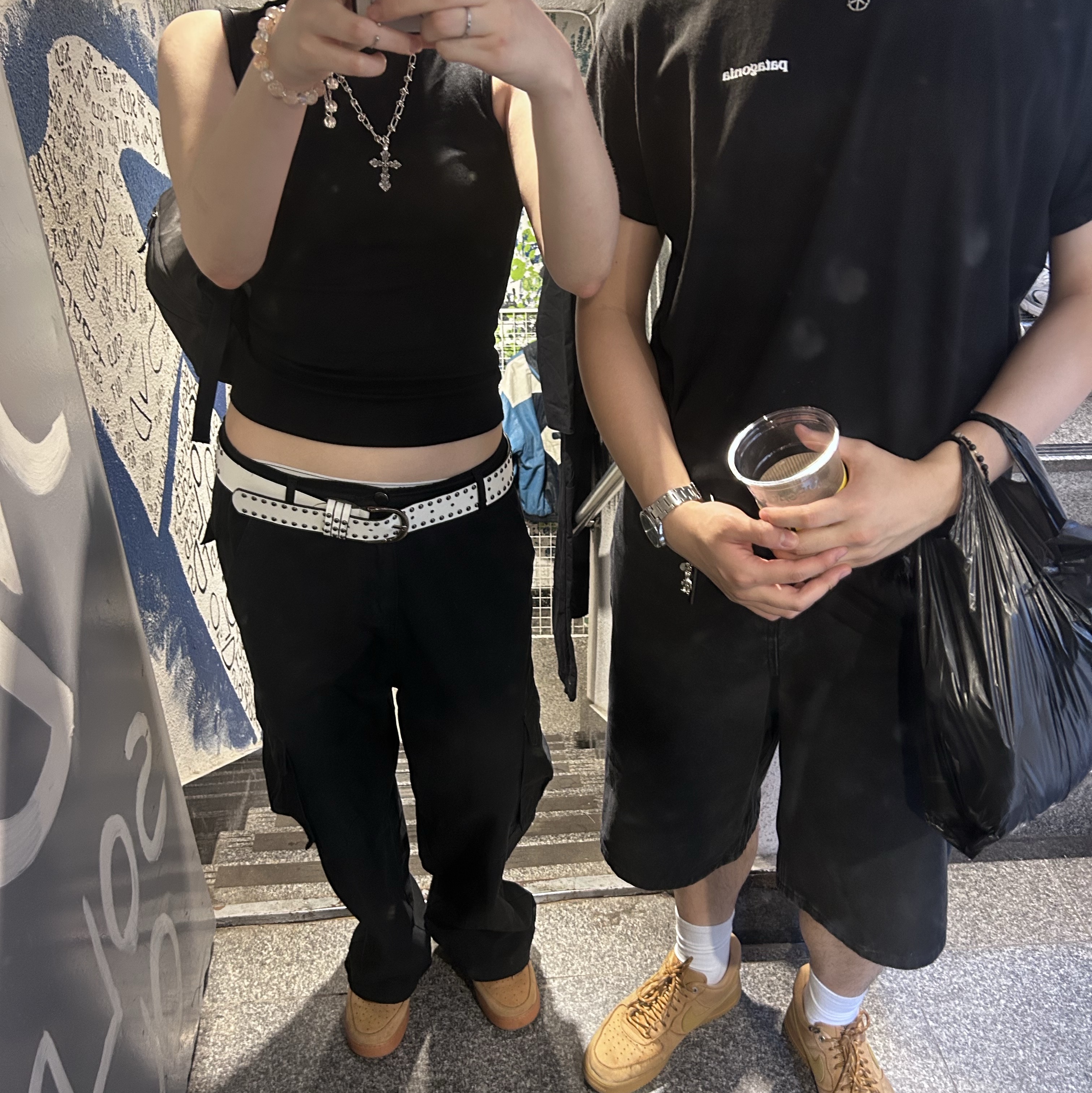 Nike Air Force 1 '07 WB Flax, Arc'teryx Mantis 1 Waistpack Black II 착용 스타일