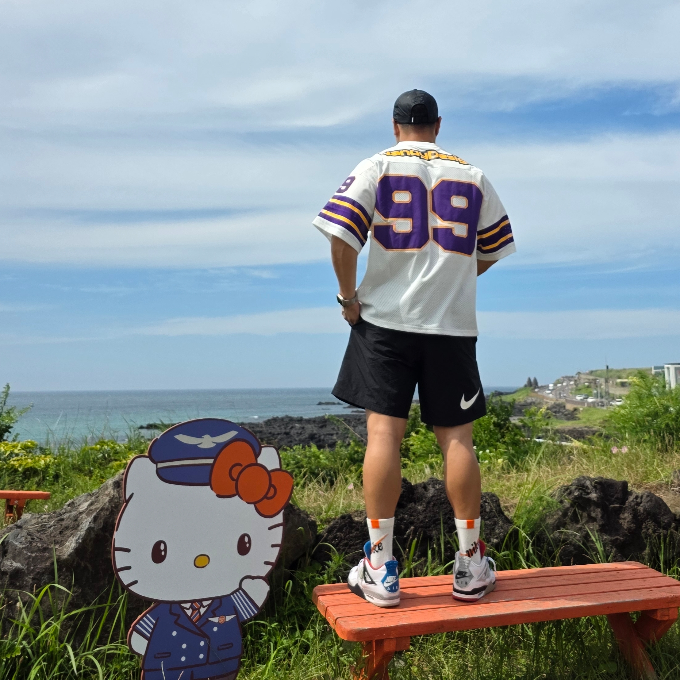 Vandy The Pink Hockey Jersey White, Nike x Stussy Shorts Black (FJ9167-010) 착용 스타일