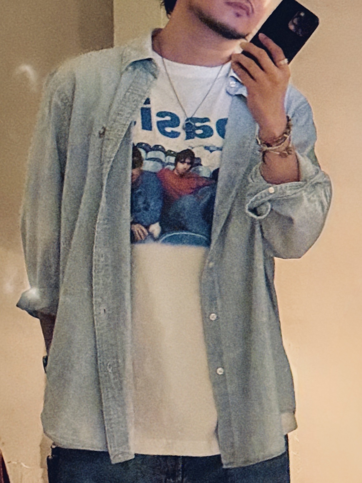 Polo Ralph Lauren Custom Fit Chambray Shirt Light Pastel Blue, Noice x Oasis Maine Road T-Shirt Ivory 착용 스타일