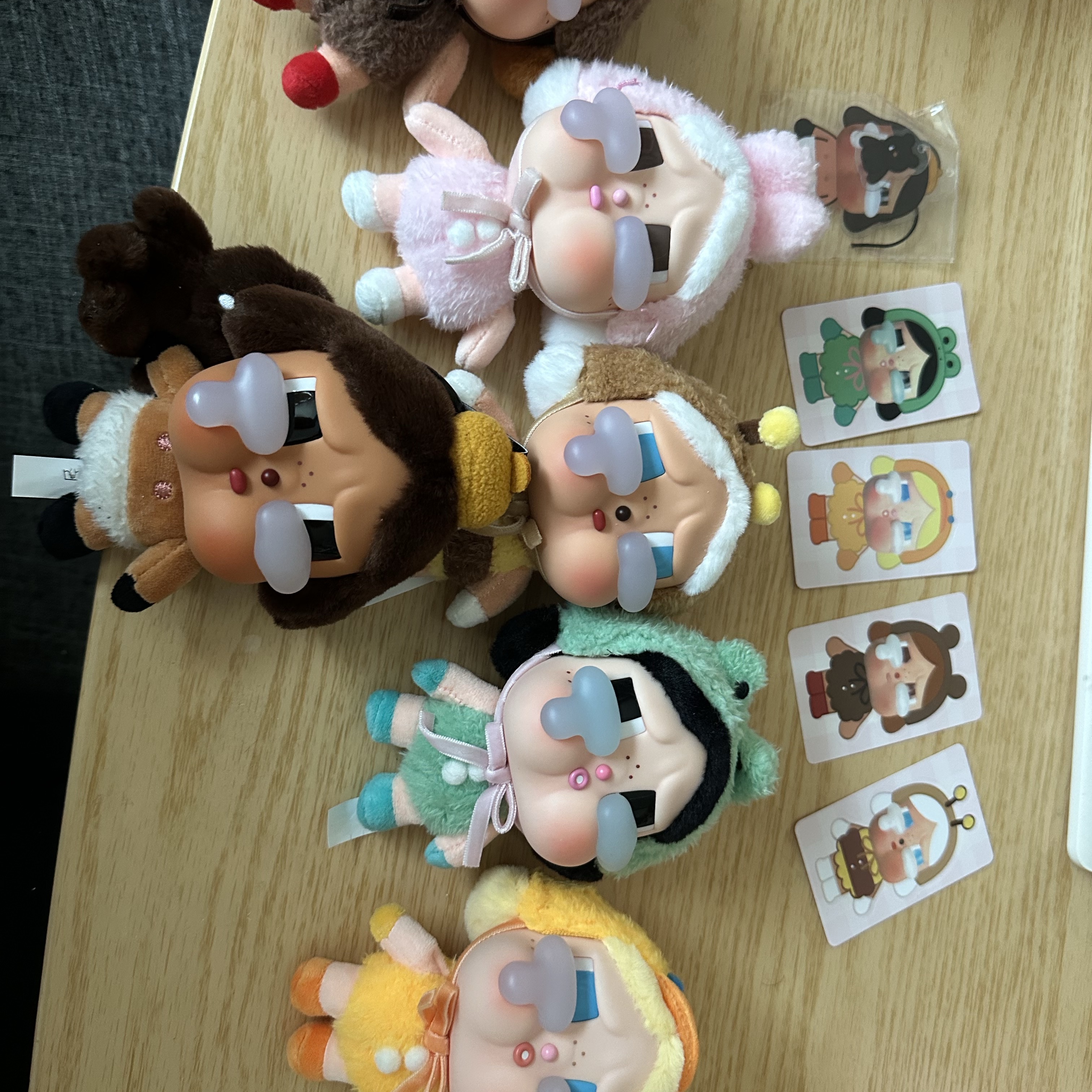 Pop Mart Crybaby Crying Again Series Plush Keyring Sealed Case (6 Blind Boxes) 착용 스타일 - 1
