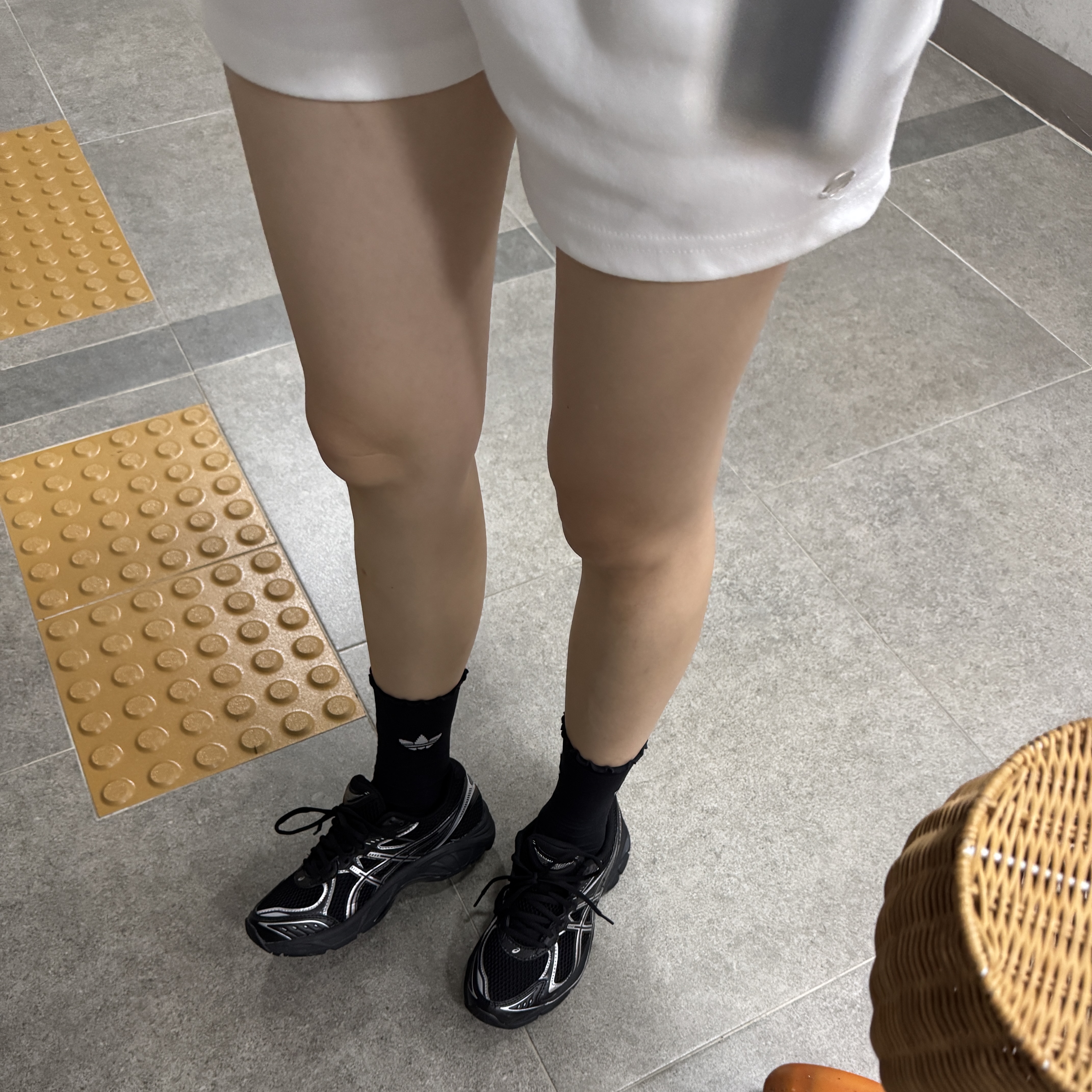 Asics GT-2160 Black Pure Silver 착용 스타일