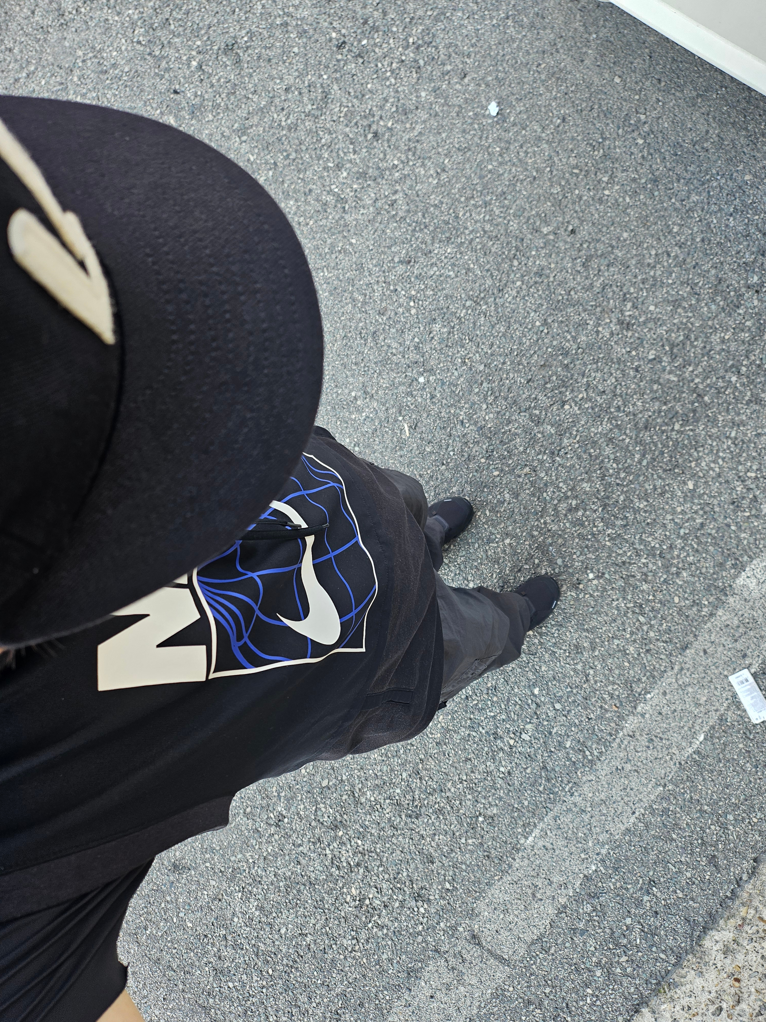 (W) On Running Cloud 5 All Black 착용 스타일 - 1