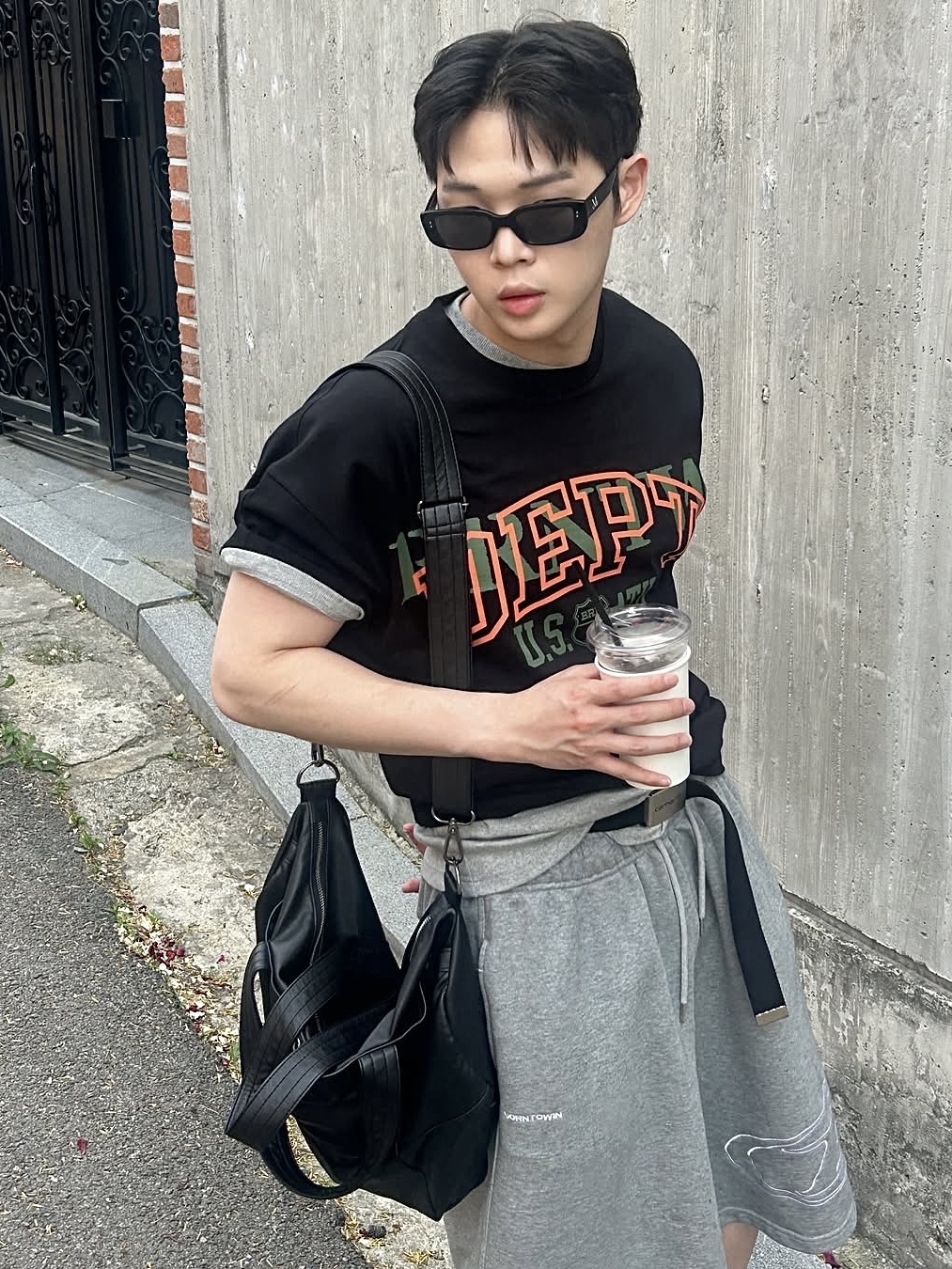 BORN TO WIN Dept Back Cutting Semi Over Fit T-Shirts Black, BORN TO WIN Stroke B Half Pants_Long Ver Melange Grey 착용 스타일
