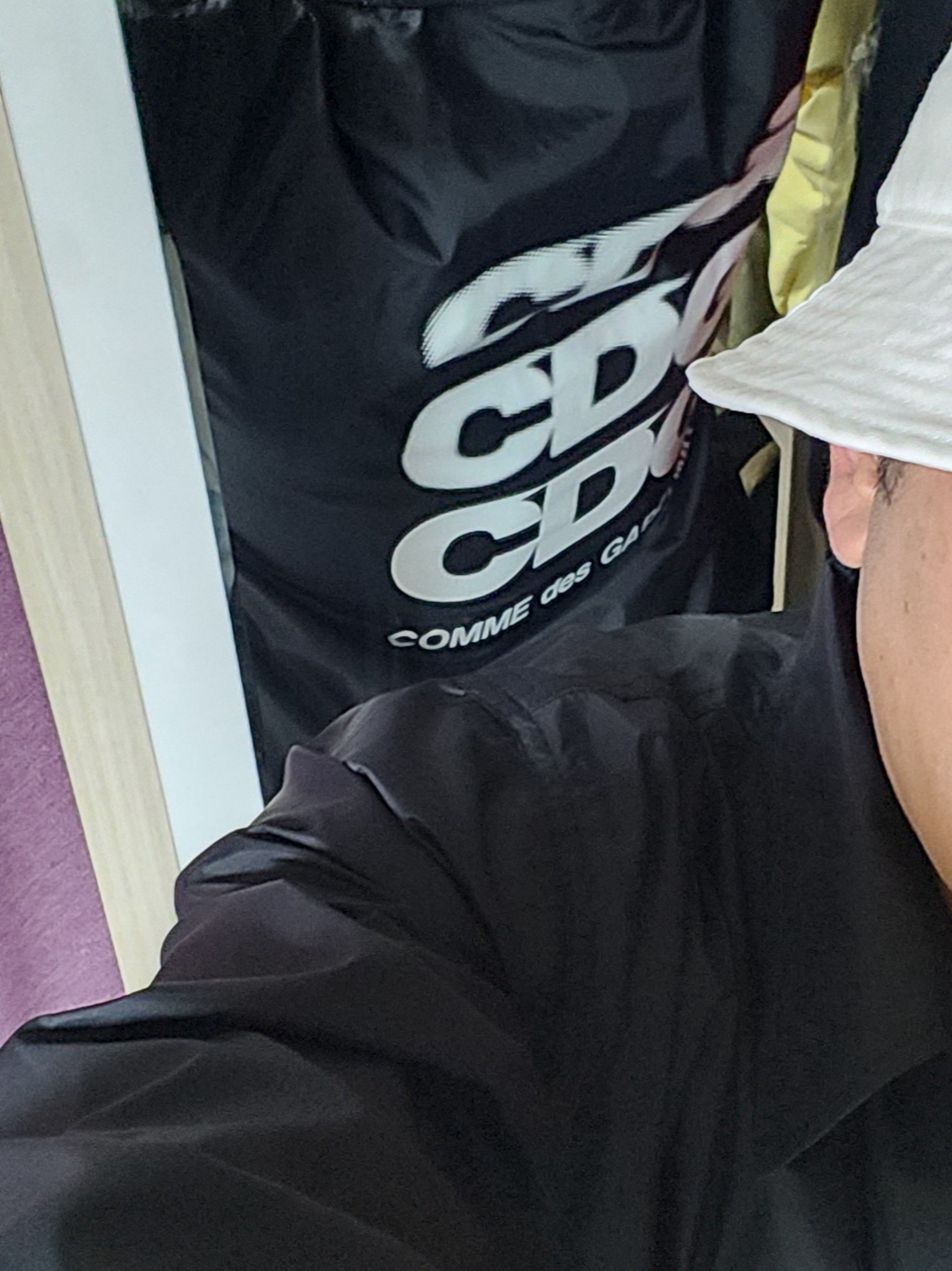 CDG Logo Coach Jacket Black 착용 스타일 - 3